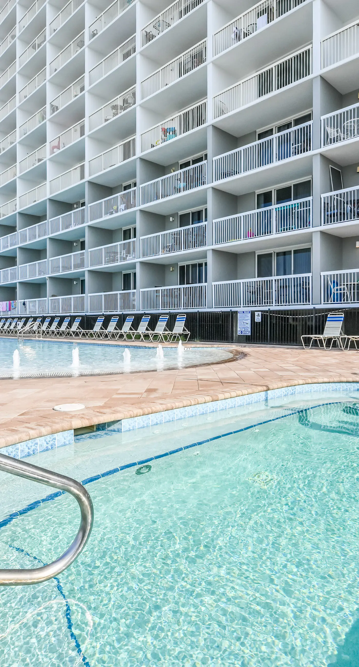 Beachfront, 15th-floor condo with great Gulf view, hot tub, pools & gyms