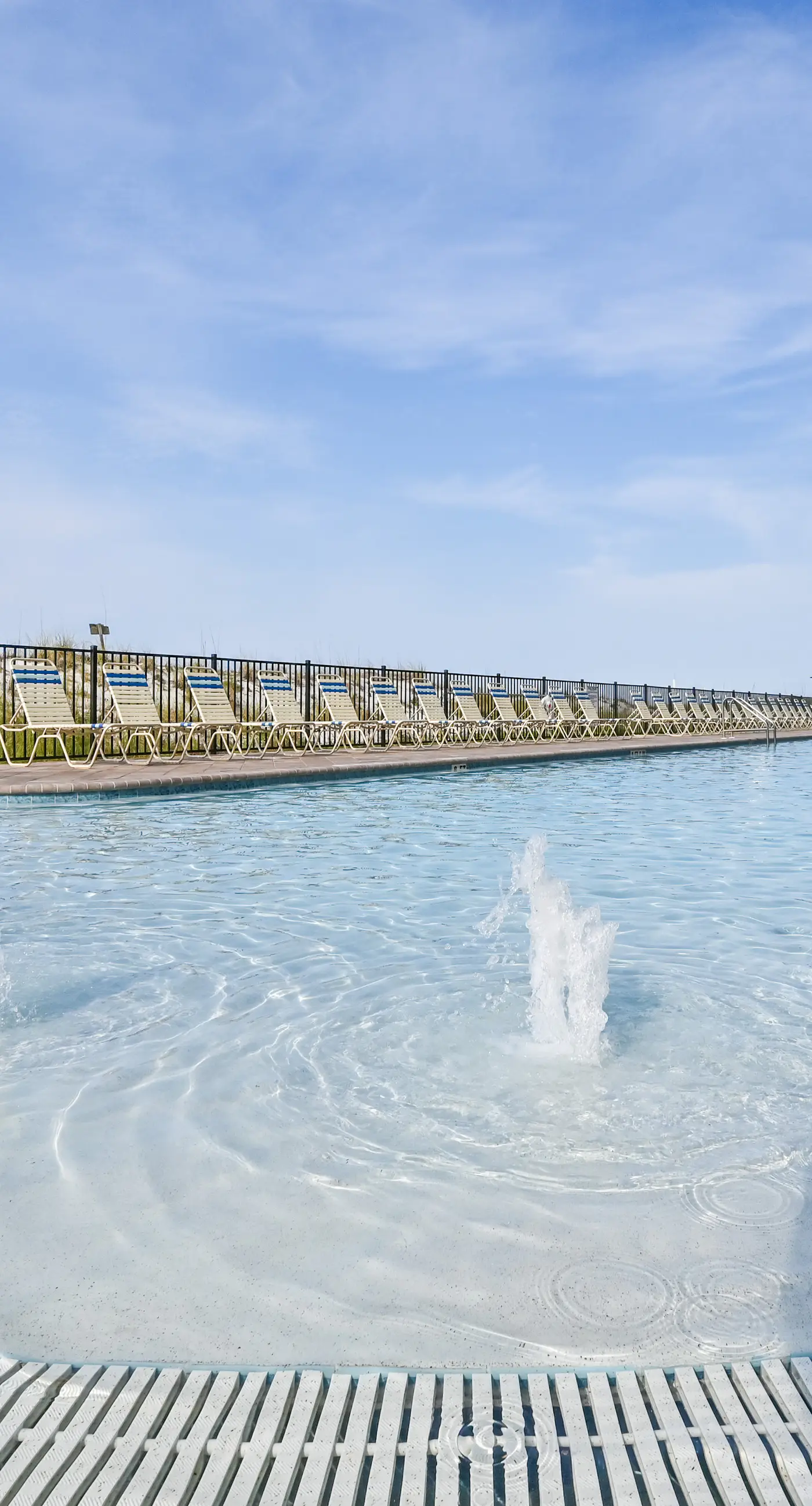 Beachfront, 15th-floor condo with great Gulf view, hot tub, pools & gyms