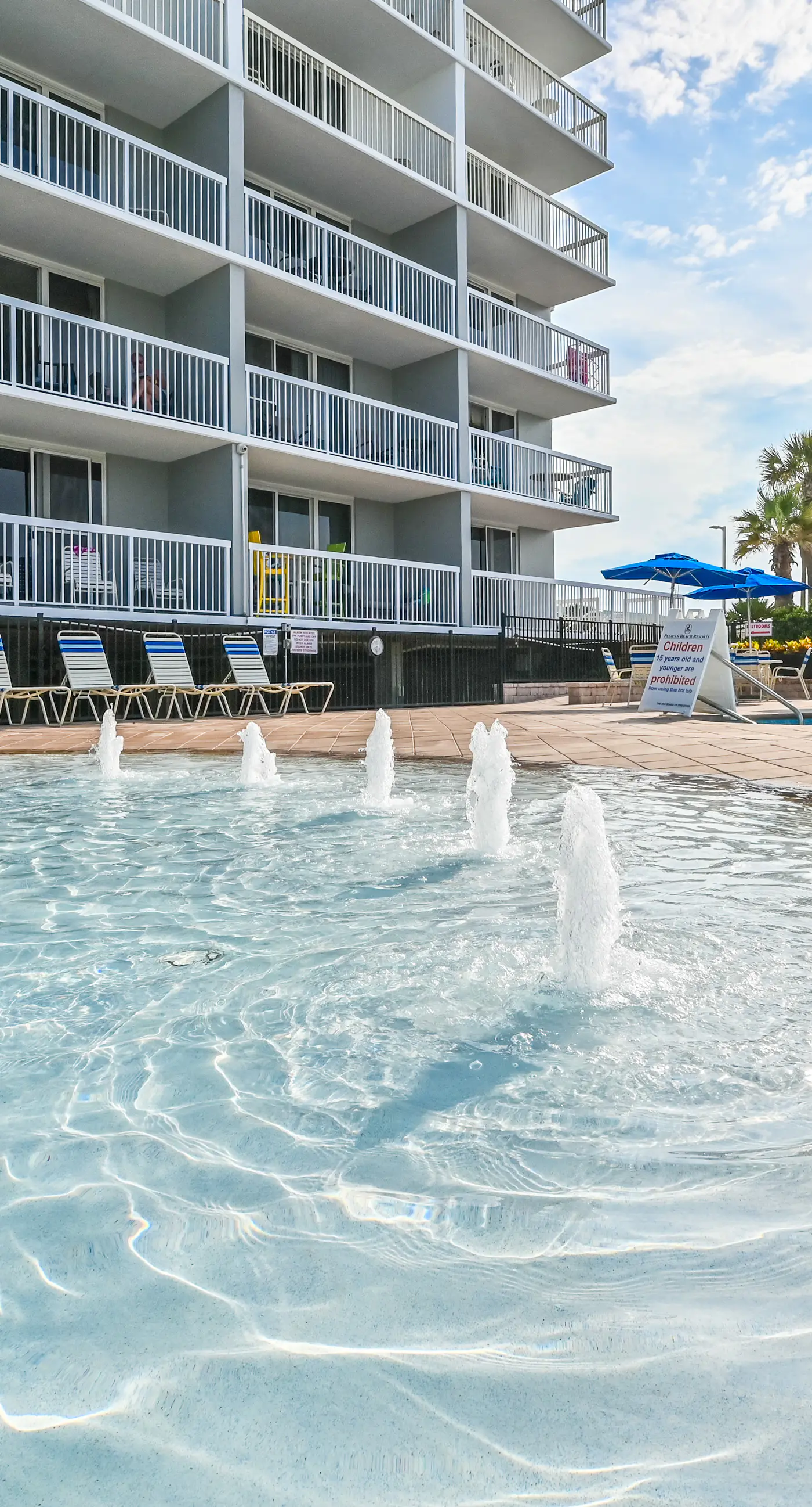 Beachfront, 15th-floor condo with great Gulf view, hot tub, pools & gyms