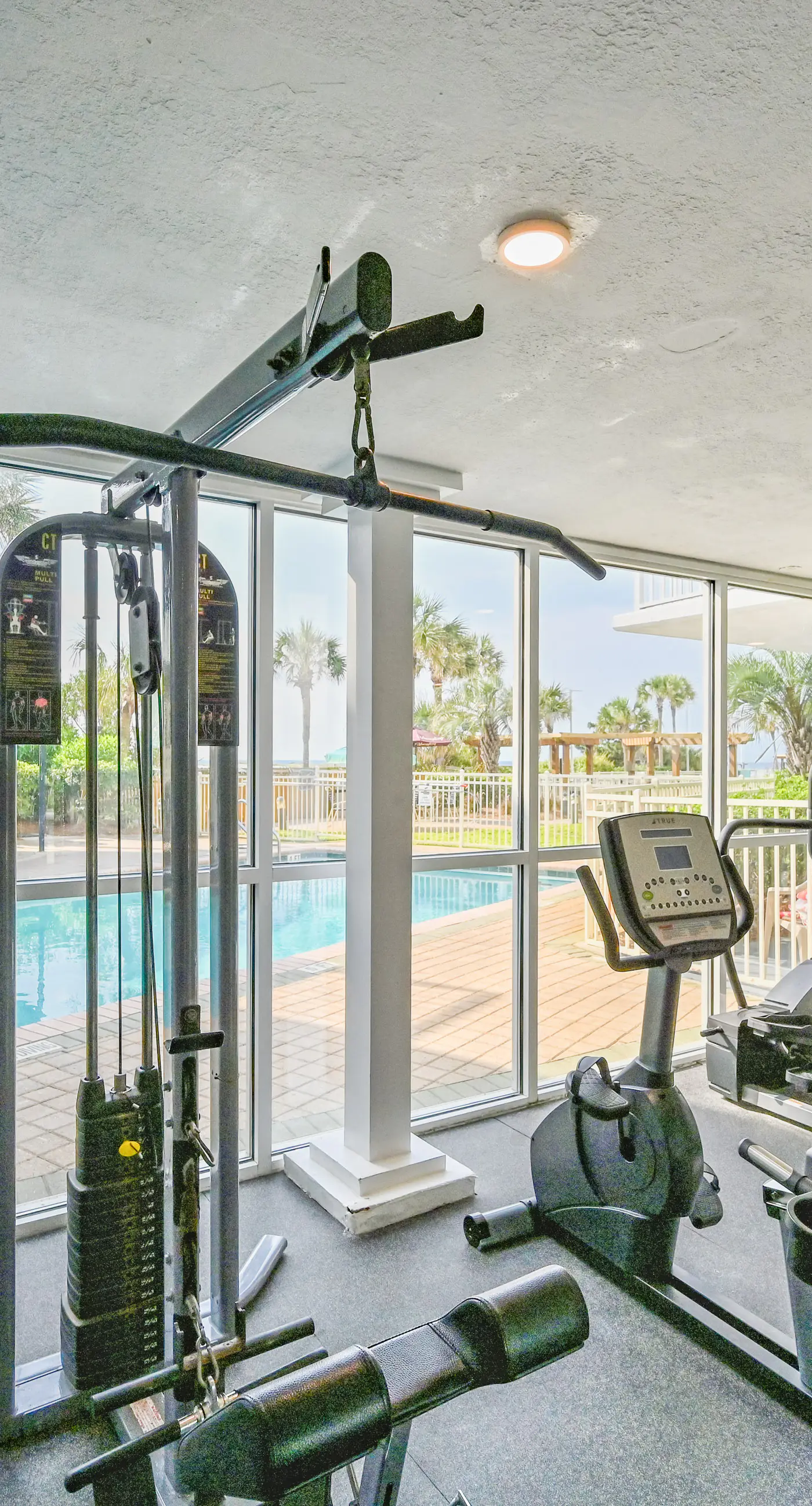 Beachfront, 15th-floor condo with great Gulf view, hot tub, pools & gyms