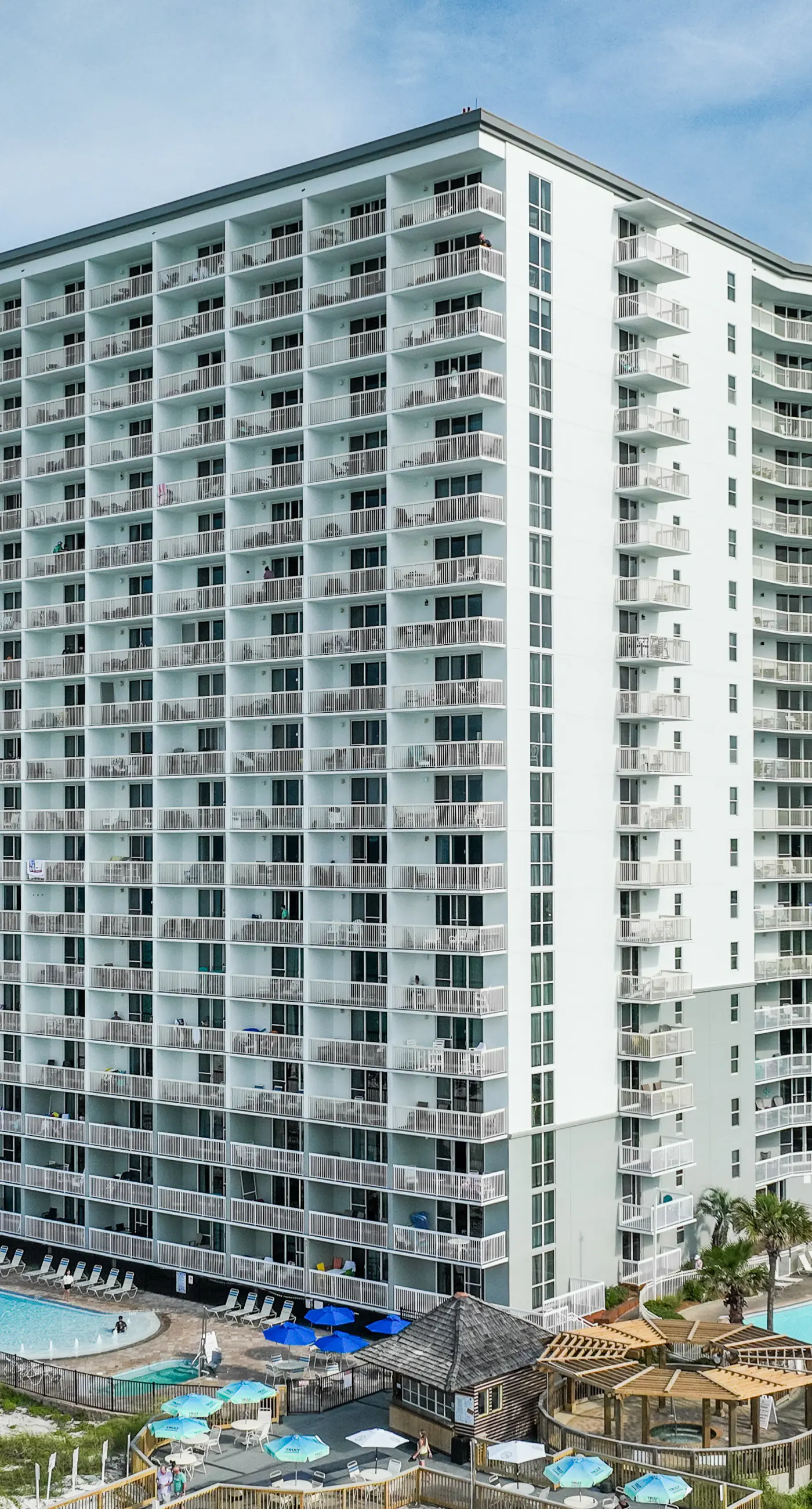 Beachfront, 15th-floor condo with great Gulf view, hot tub, pools & gyms