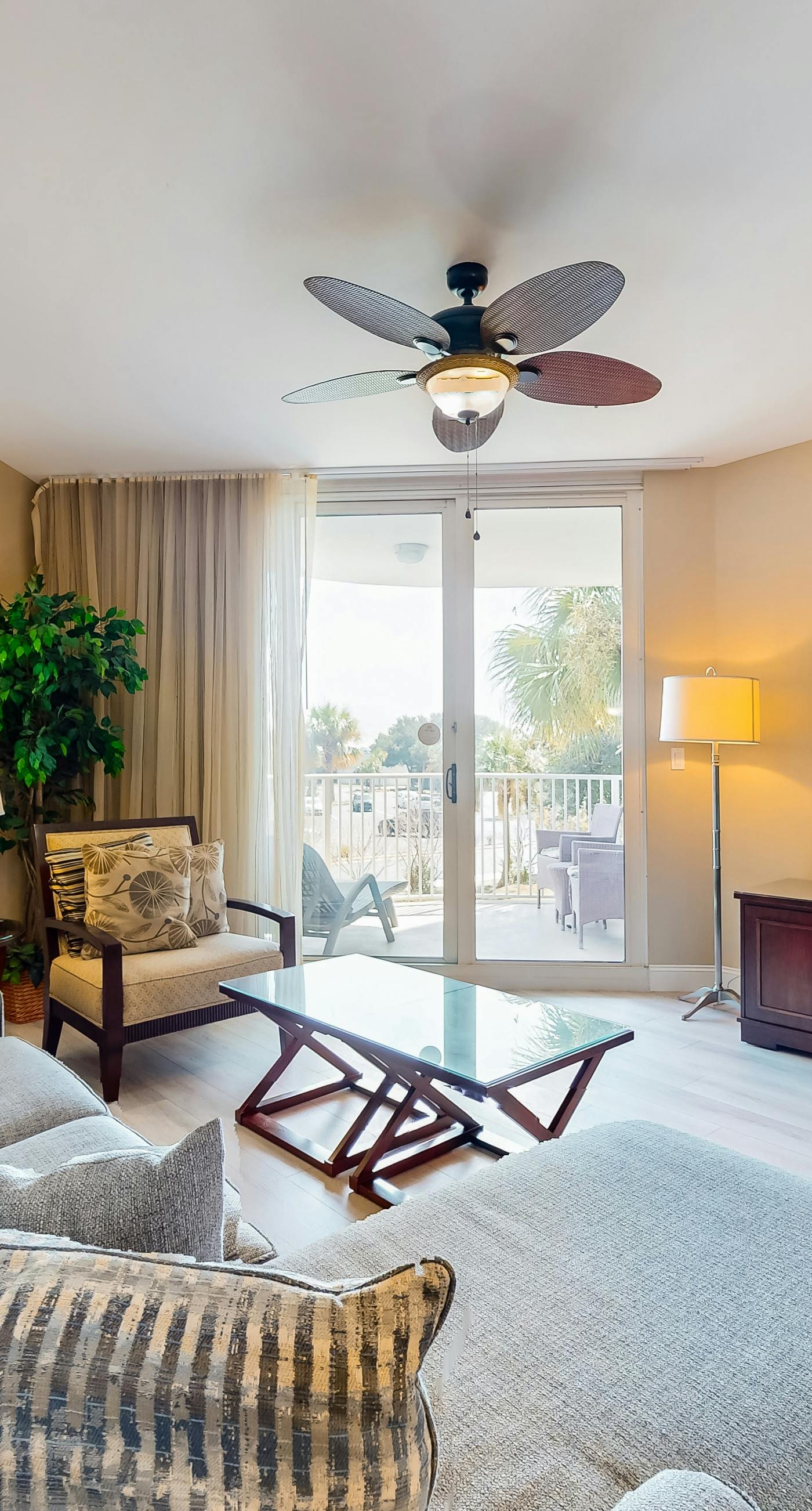 2nd Floor Beautiful, coastal Condo, Resort amenities, Close to entertainment