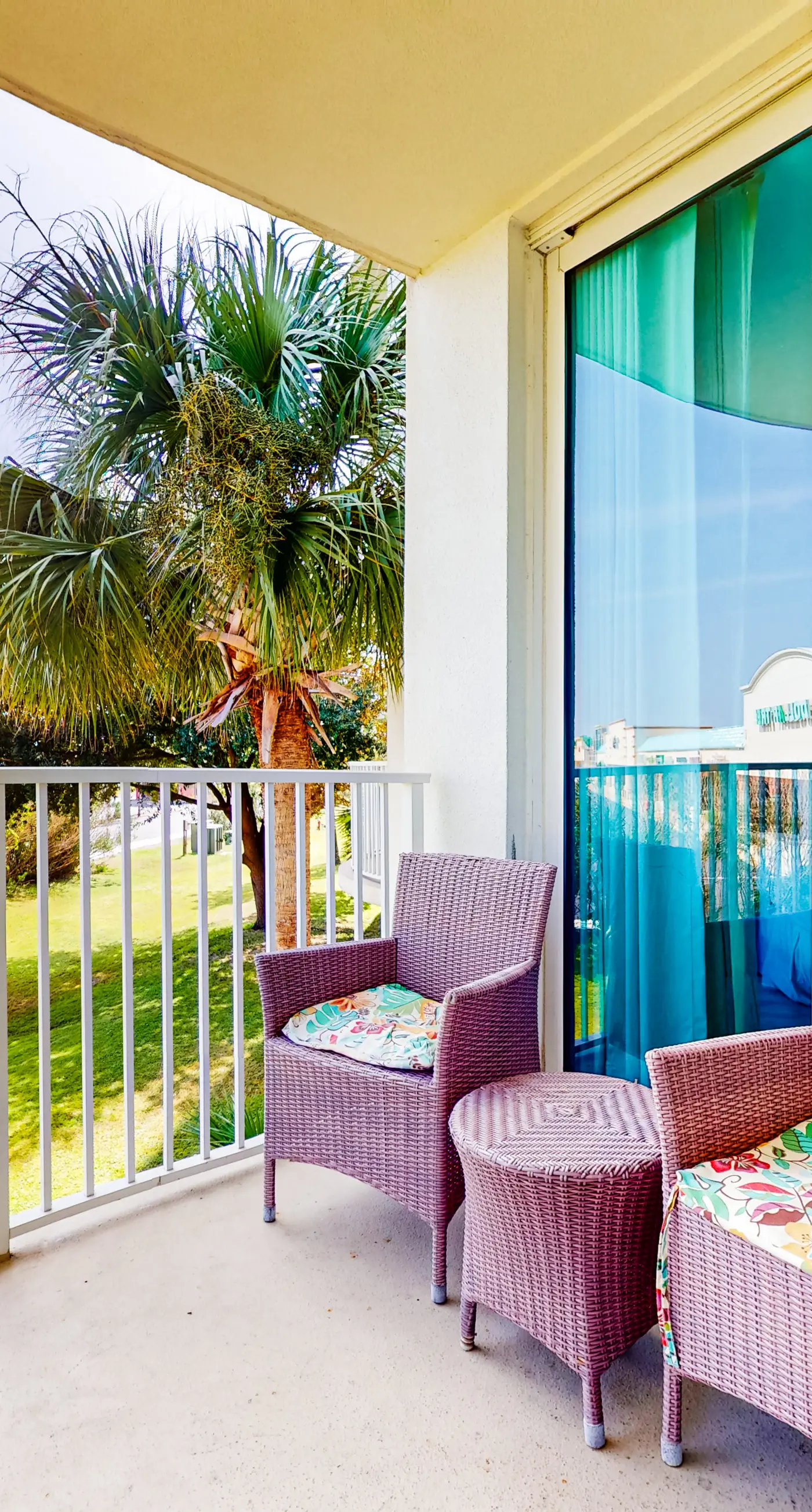 2nd Floor Beautiful, coastal Condo, Resort amenities, Close to entertainment