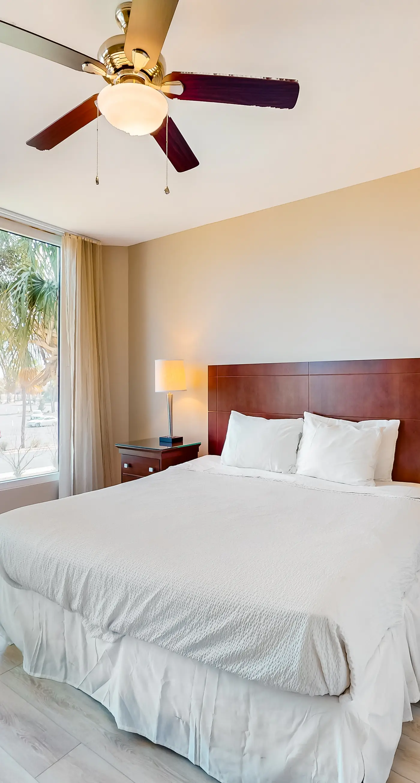2nd Floor Beautiful, coastal Condo, Resort amenities, Close to entertainment