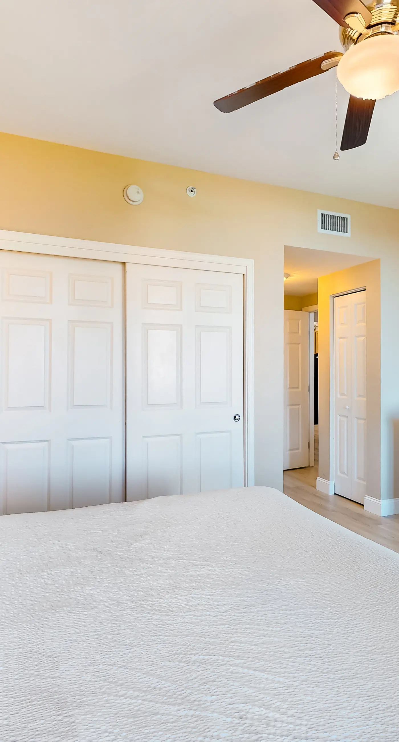 2nd Floor Beautiful, coastal Condo, Resort amenities, Close to entertainment