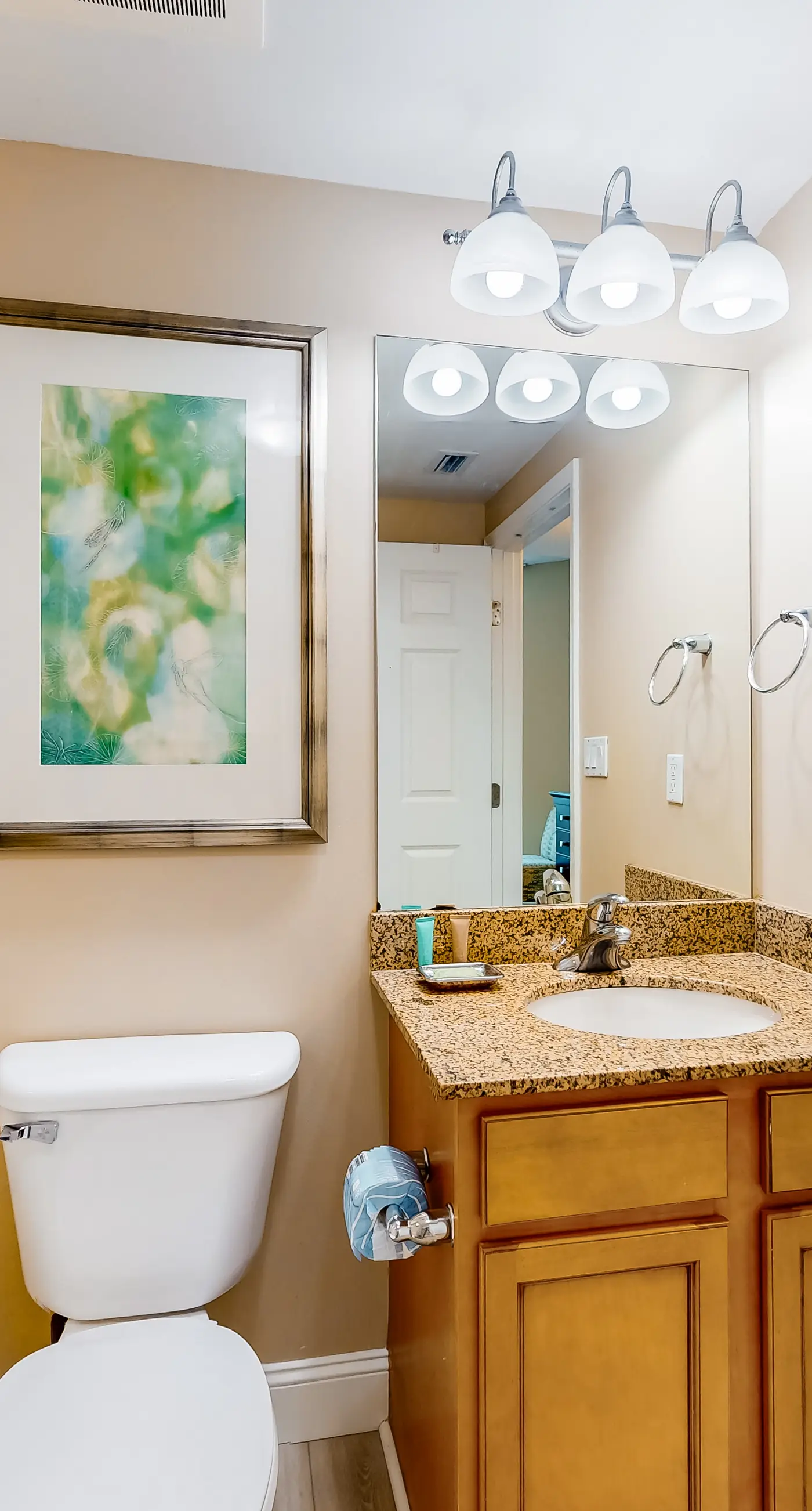 2nd Floor Beautiful, coastal Condo, Resort amenities, Close to entertainment