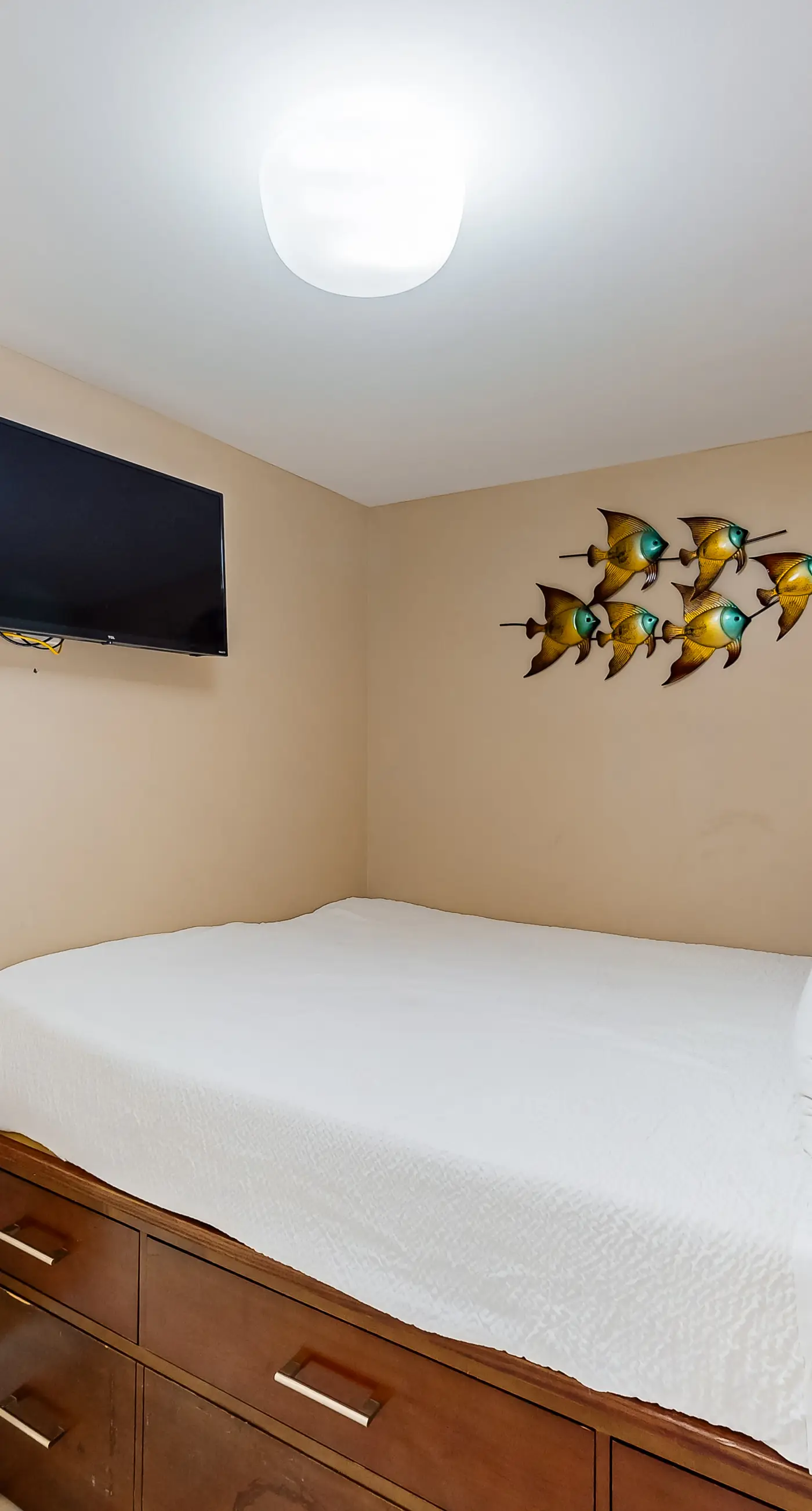 2nd Floor Beautiful, coastal Condo, Resort amenities, Close to entertainment
