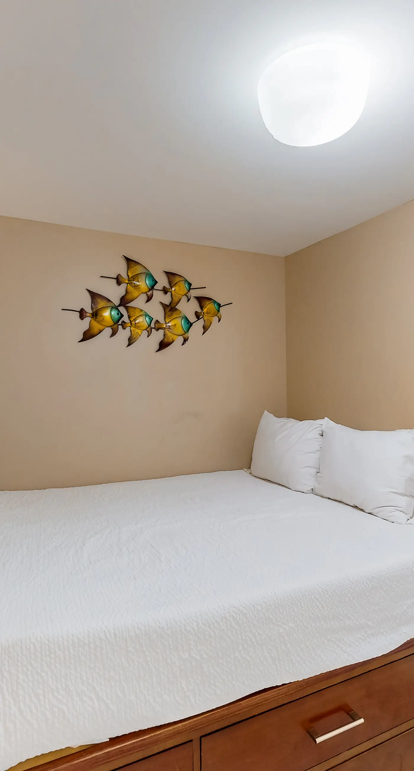 2nd Floor Beautiful, coastal Condo, Resort amenities, Close to entertainment