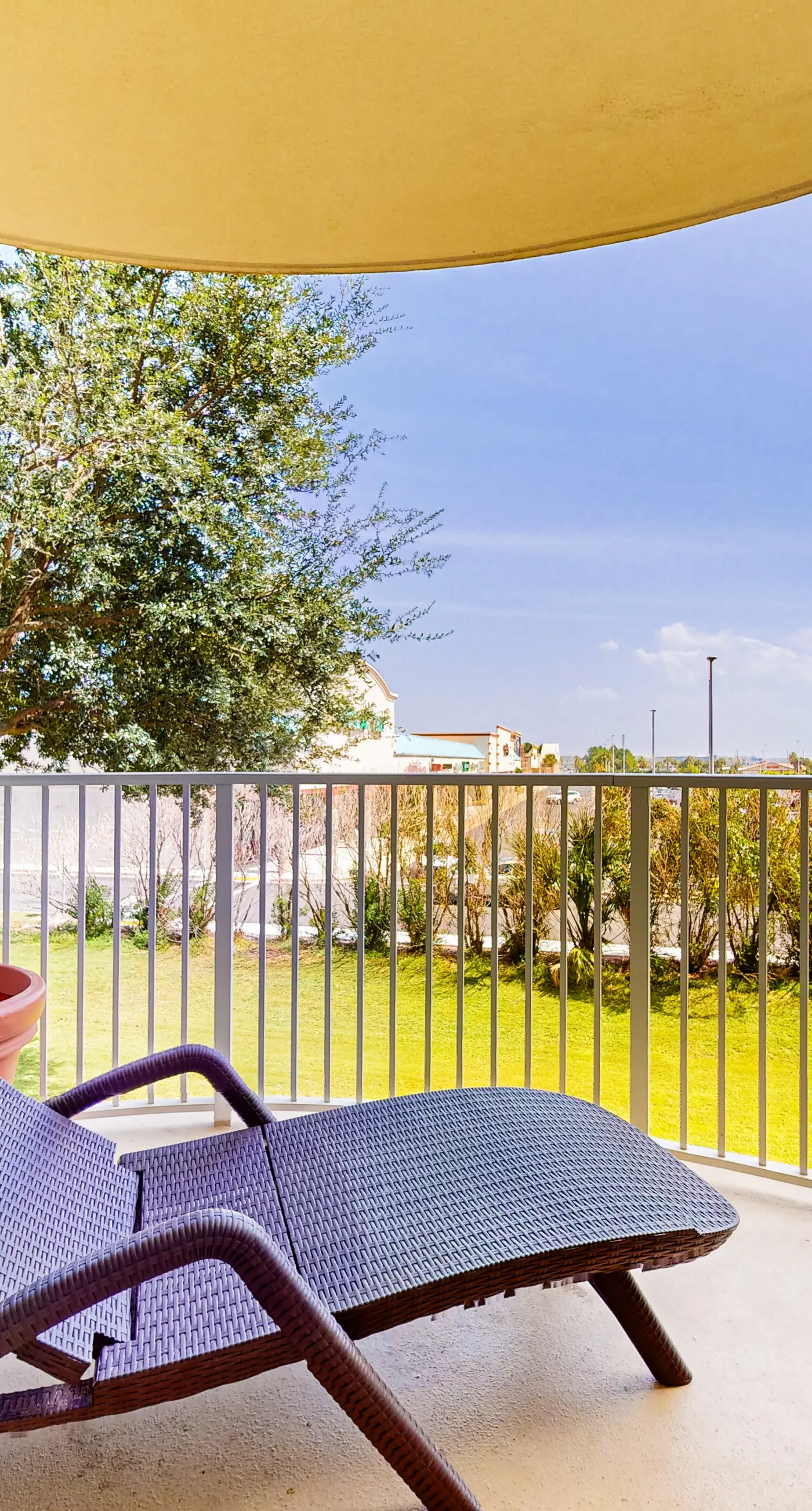 2nd Floor Beautiful, coastal Condo, Resort amenities, Close to entertainment