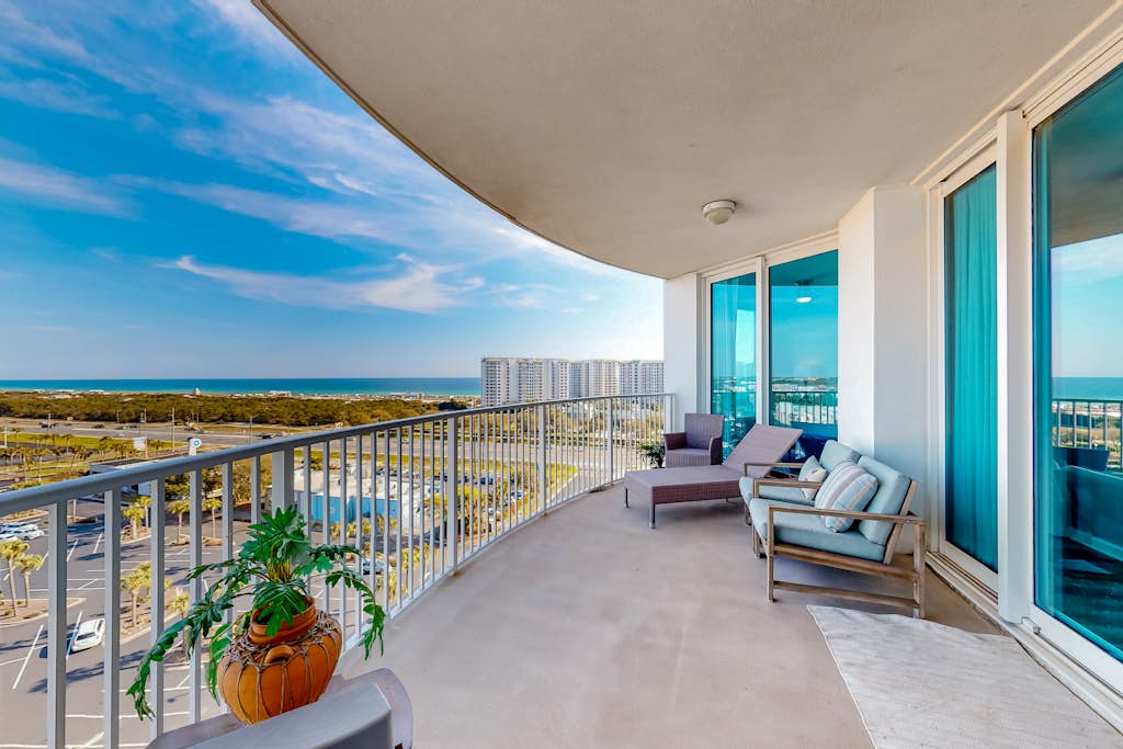 Spacious Condo w/Free WiFi, Shared Hot Tub, Pool, Tennis, and Central A/C