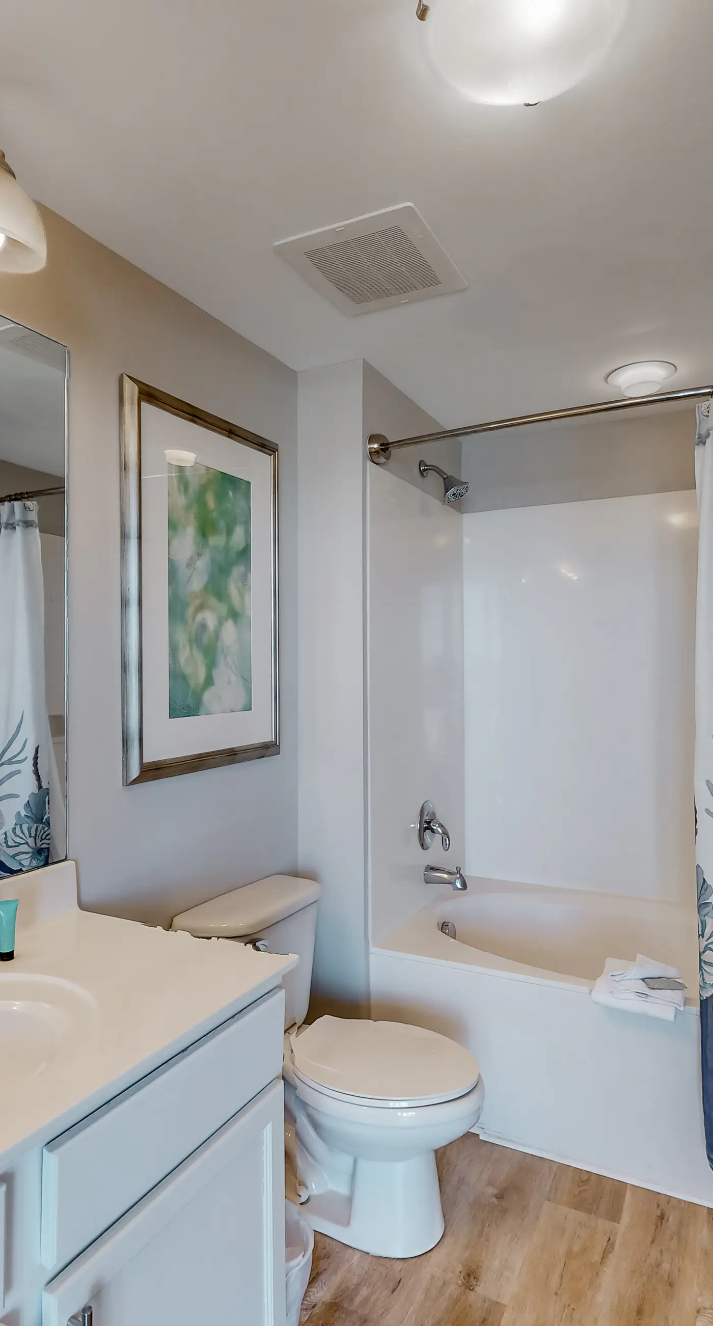 Spacious Condo w/Free WiFi, Shared Hot Tub, Pool, Tennis, and Central A/C