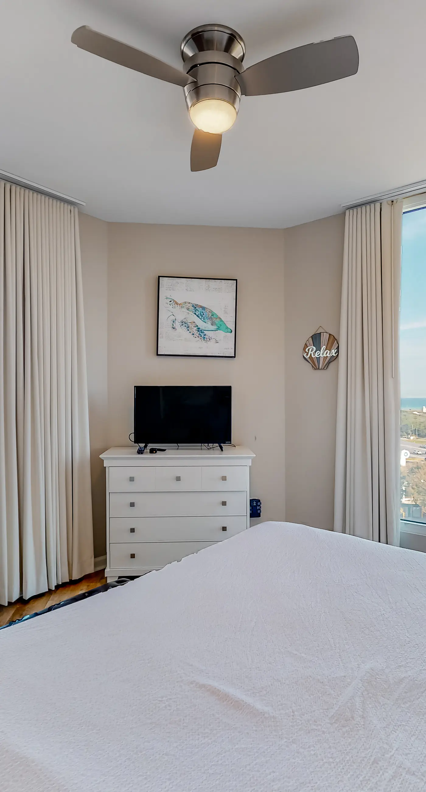 Spacious Condo w/Free WiFi, Shared Hot Tub, Pool, Tennis, and Central A/C