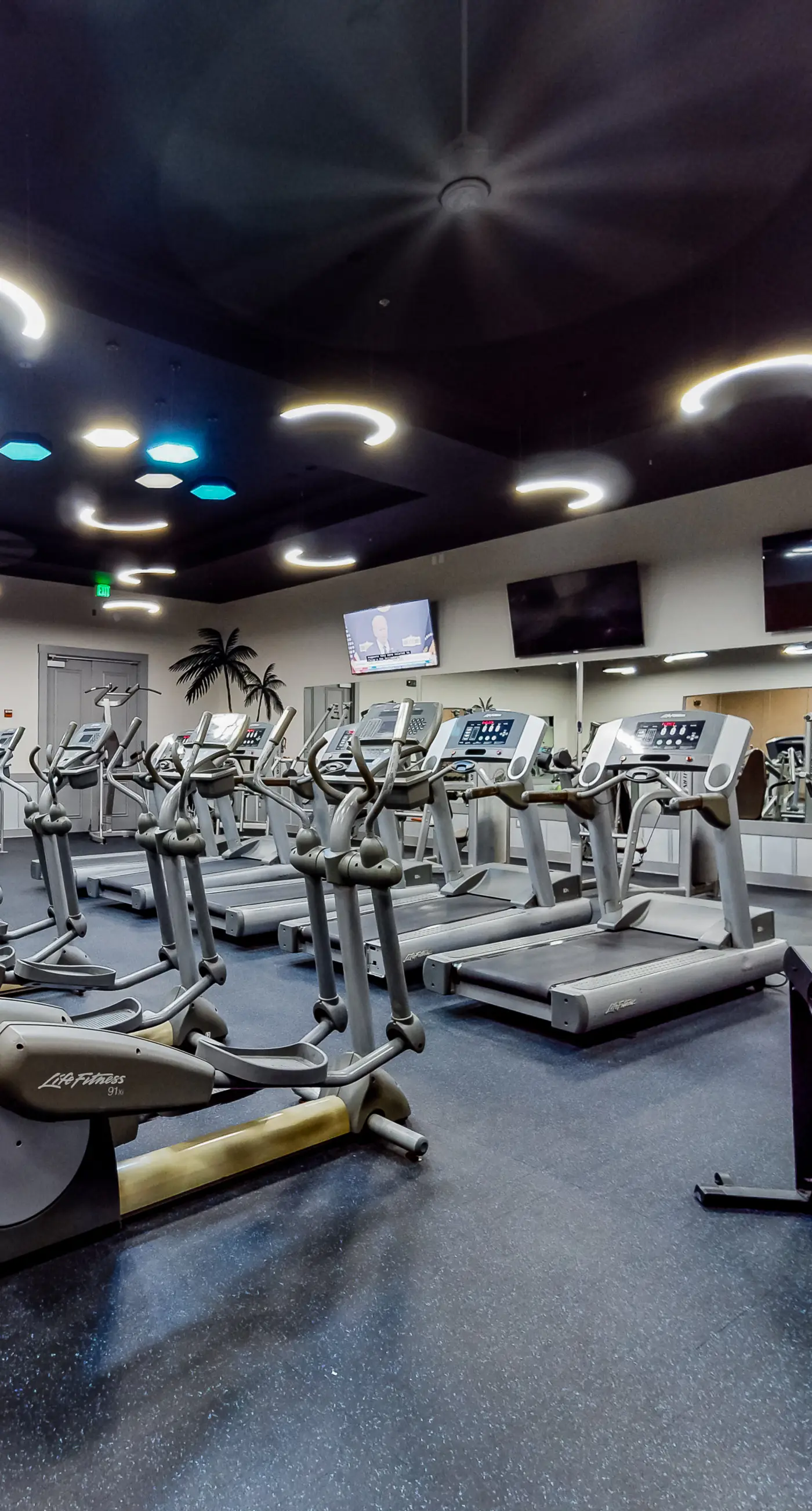 Spacious Condo w/Free WiFi, Shared Hot Tub, Pool, Tennis, and Central A/C