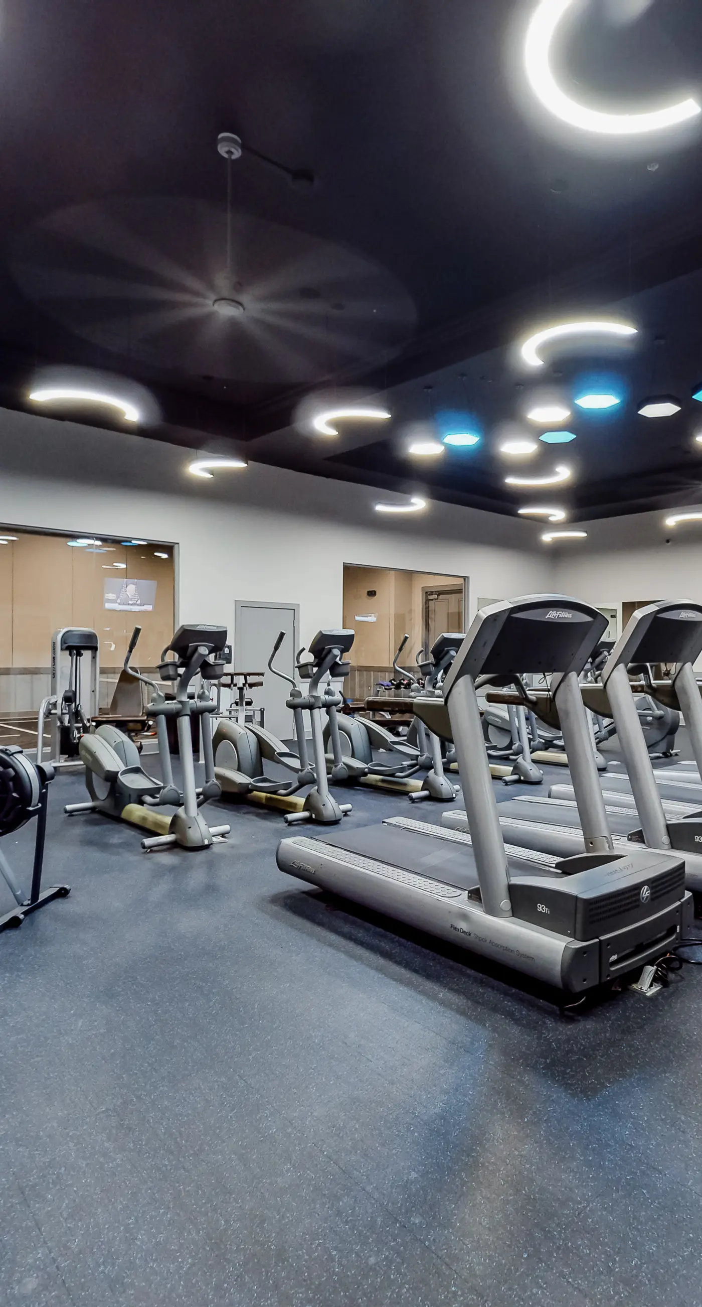 Spacious Condo w/Free WiFi, Shared Hot Tub, Pool, Tennis, and Central A/C