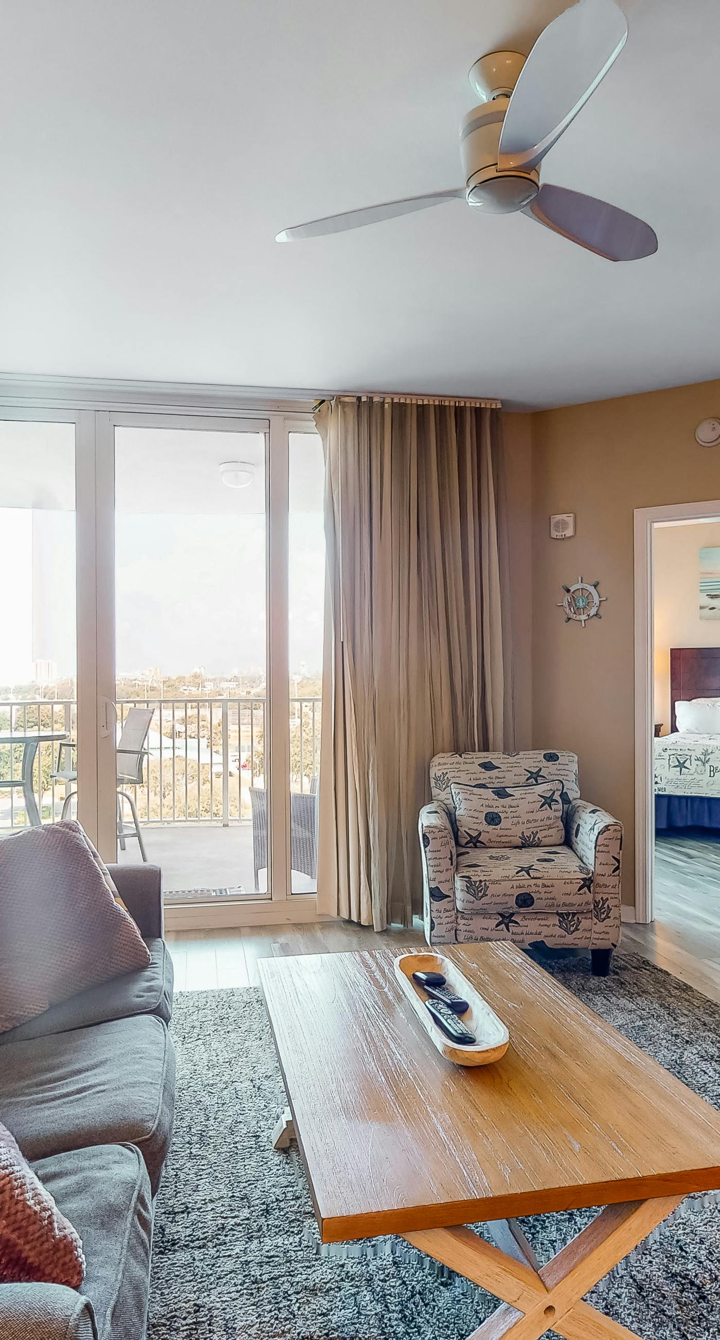 Seventh floor inviting, open condo w/ shared pool/hot tub near everything