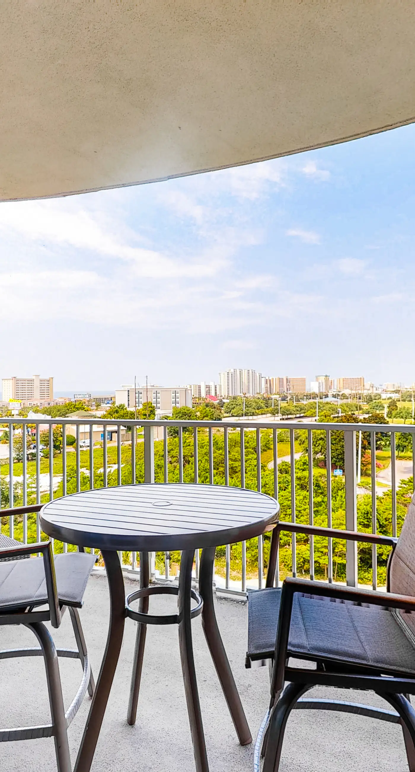 Seventh floor inviting, open condo w/ shared pool/hot tub near everything