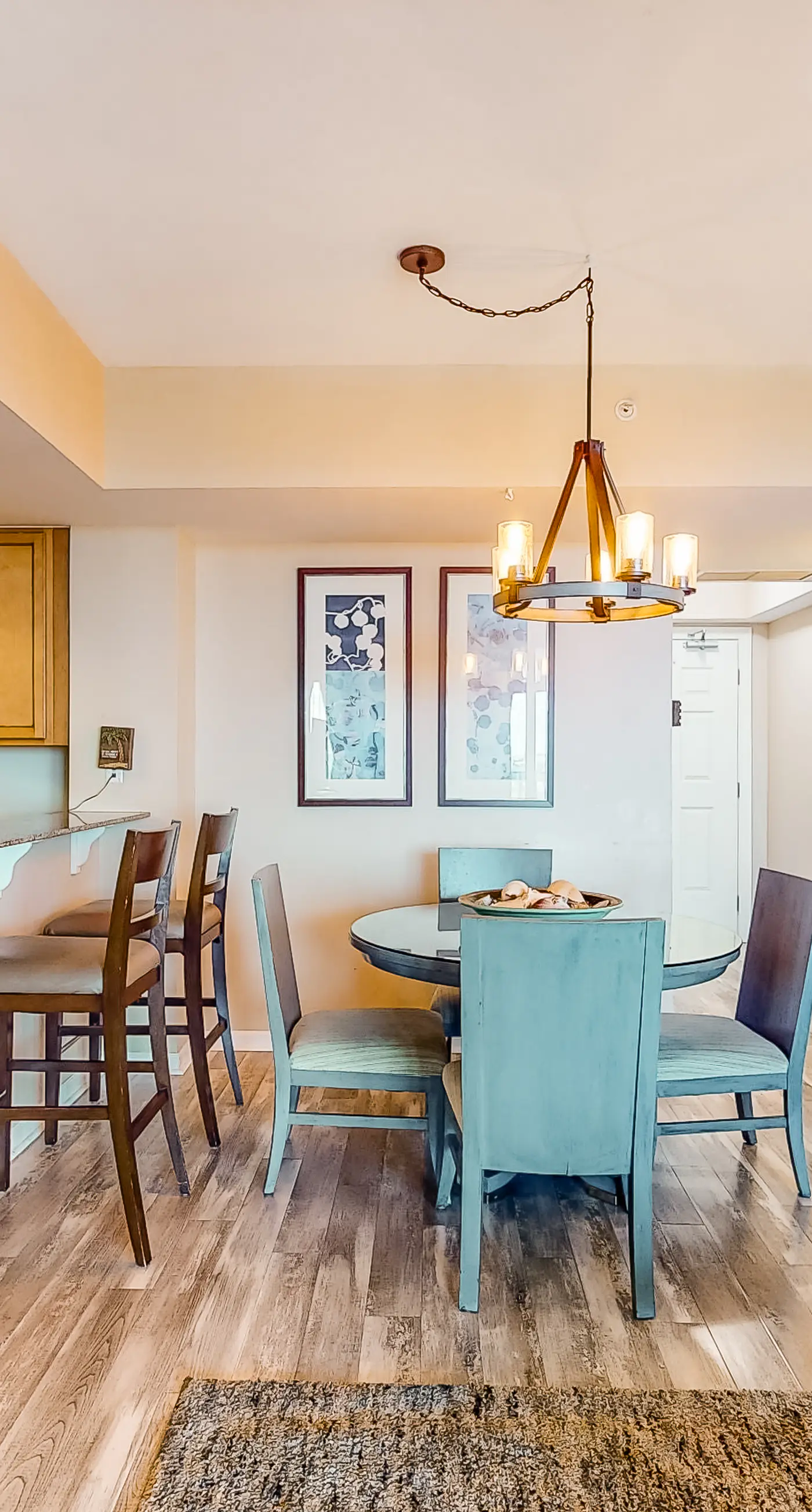 Seventh floor inviting, open condo w/ shared pool/hot tub near everything