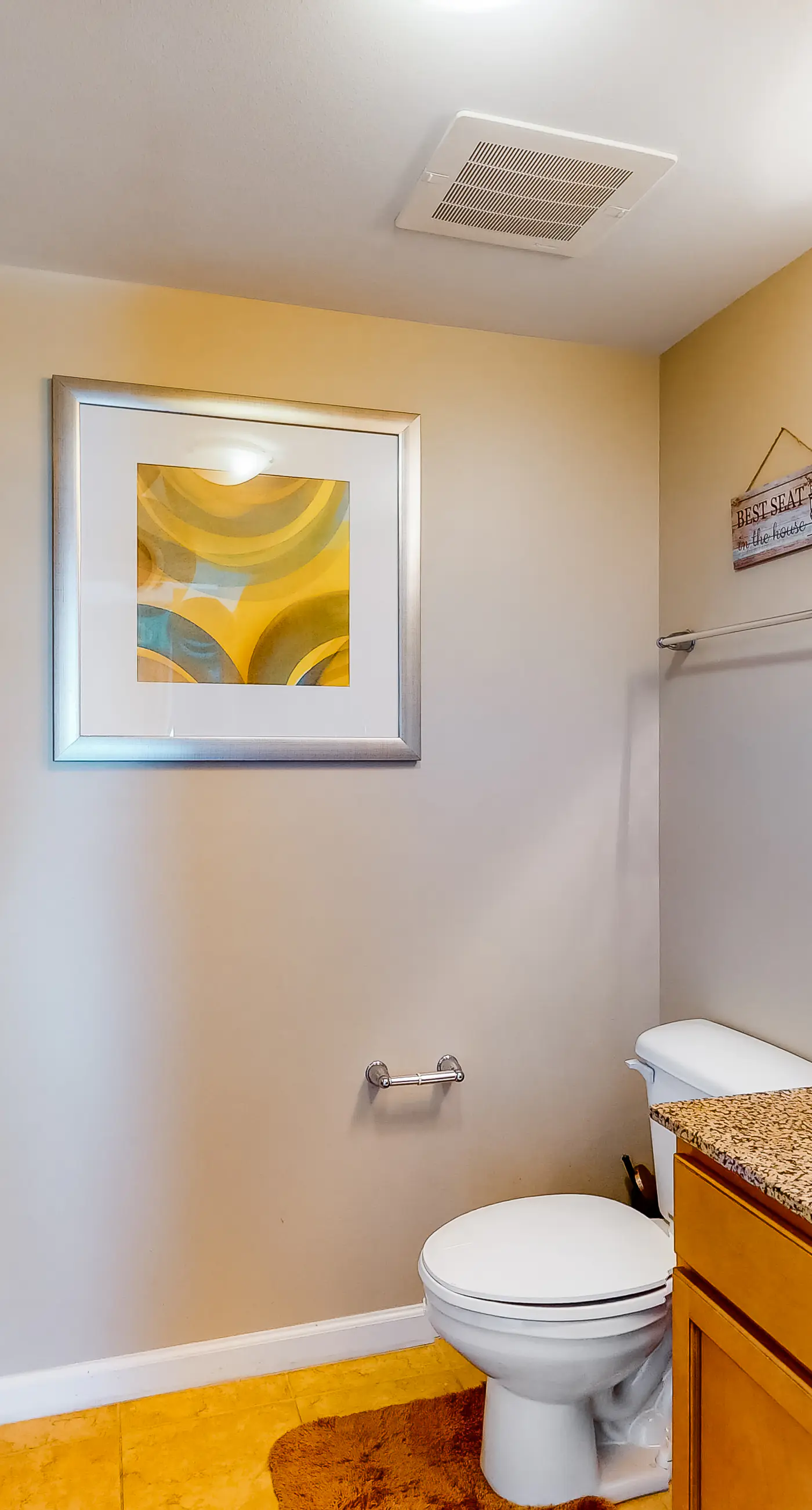 Seventh floor inviting, open condo w/ shared pool/hot tub near everything