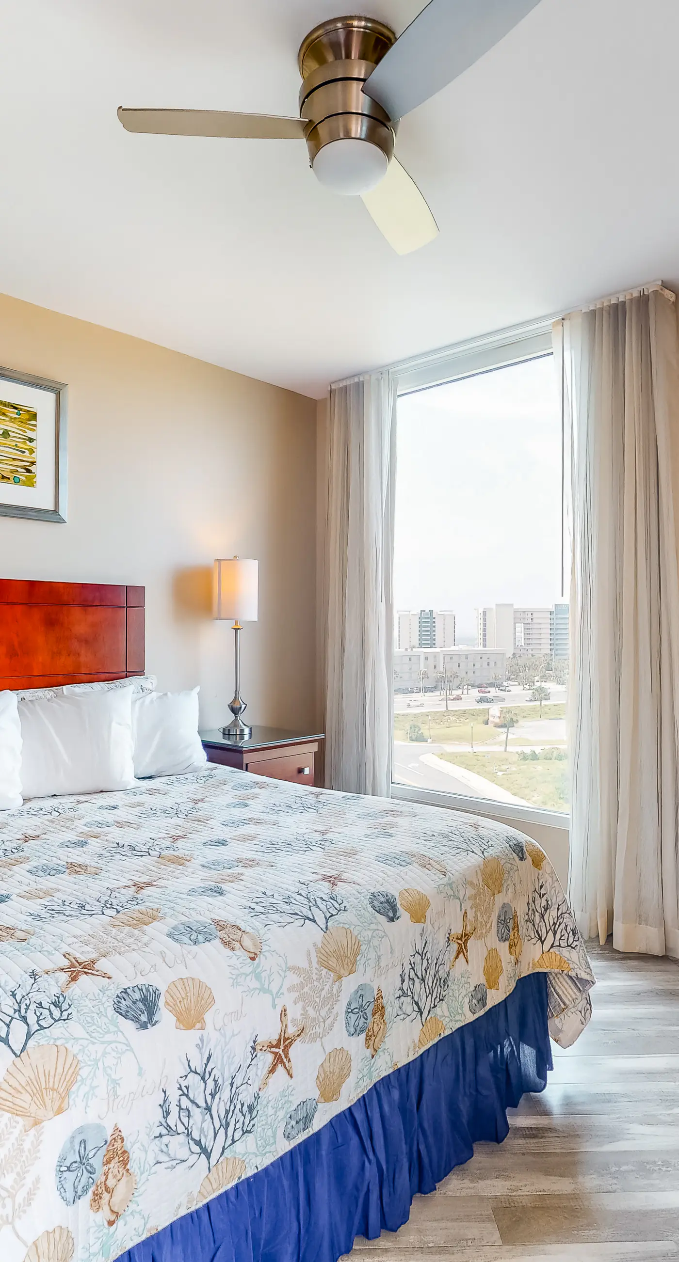 Seventh floor inviting, open condo w/ shared pool/hot tub near everything