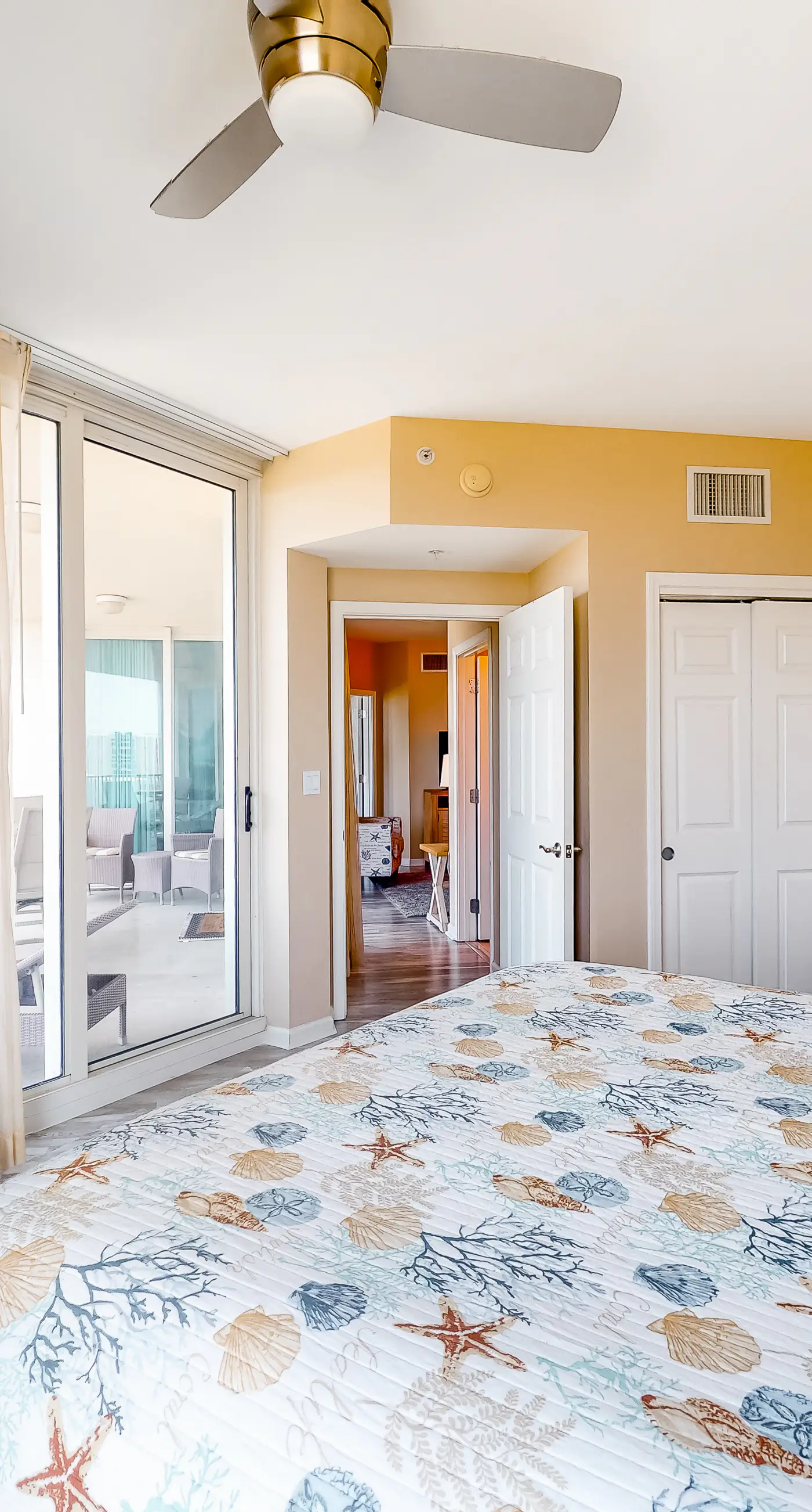 Seventh floor inviting, open condo w/ shared pool/hot tub near everything