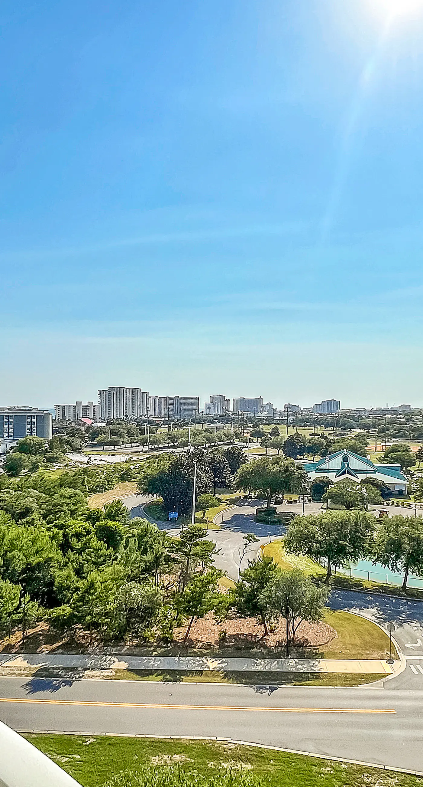 Comfortable, Open unit, Stunning Views, Minutes to Entertainment