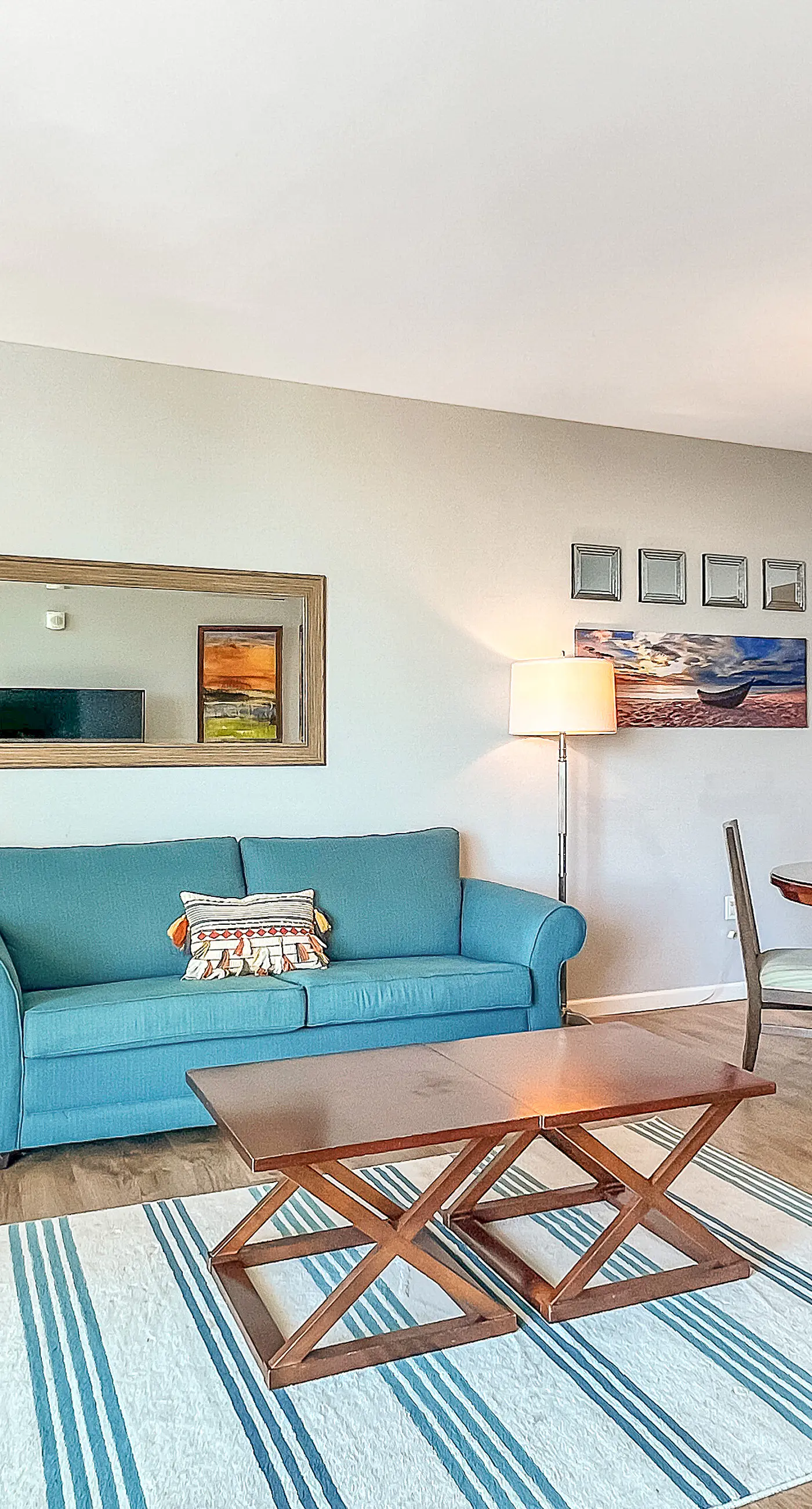 Comfortable, Open unit, Stunning Views, Minutes to Entertainment