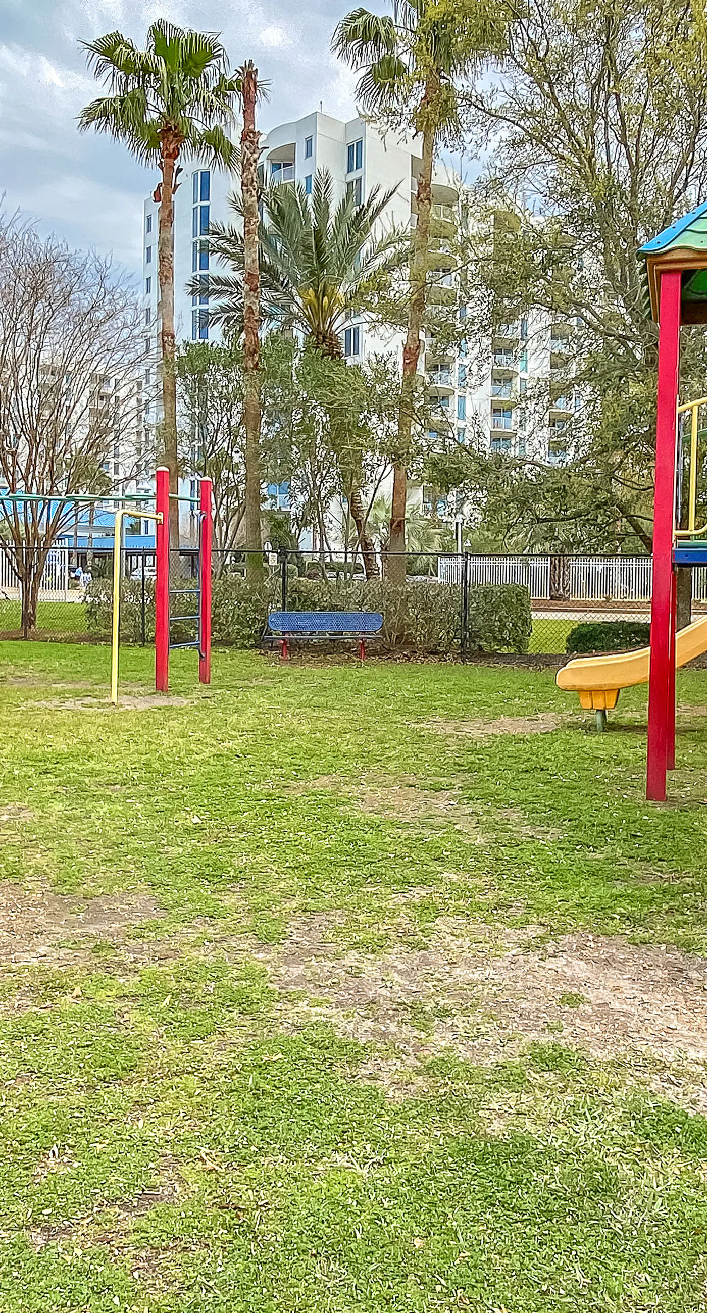 Comfortable, Open unit, Stunning Views, Minutes to Entertainment