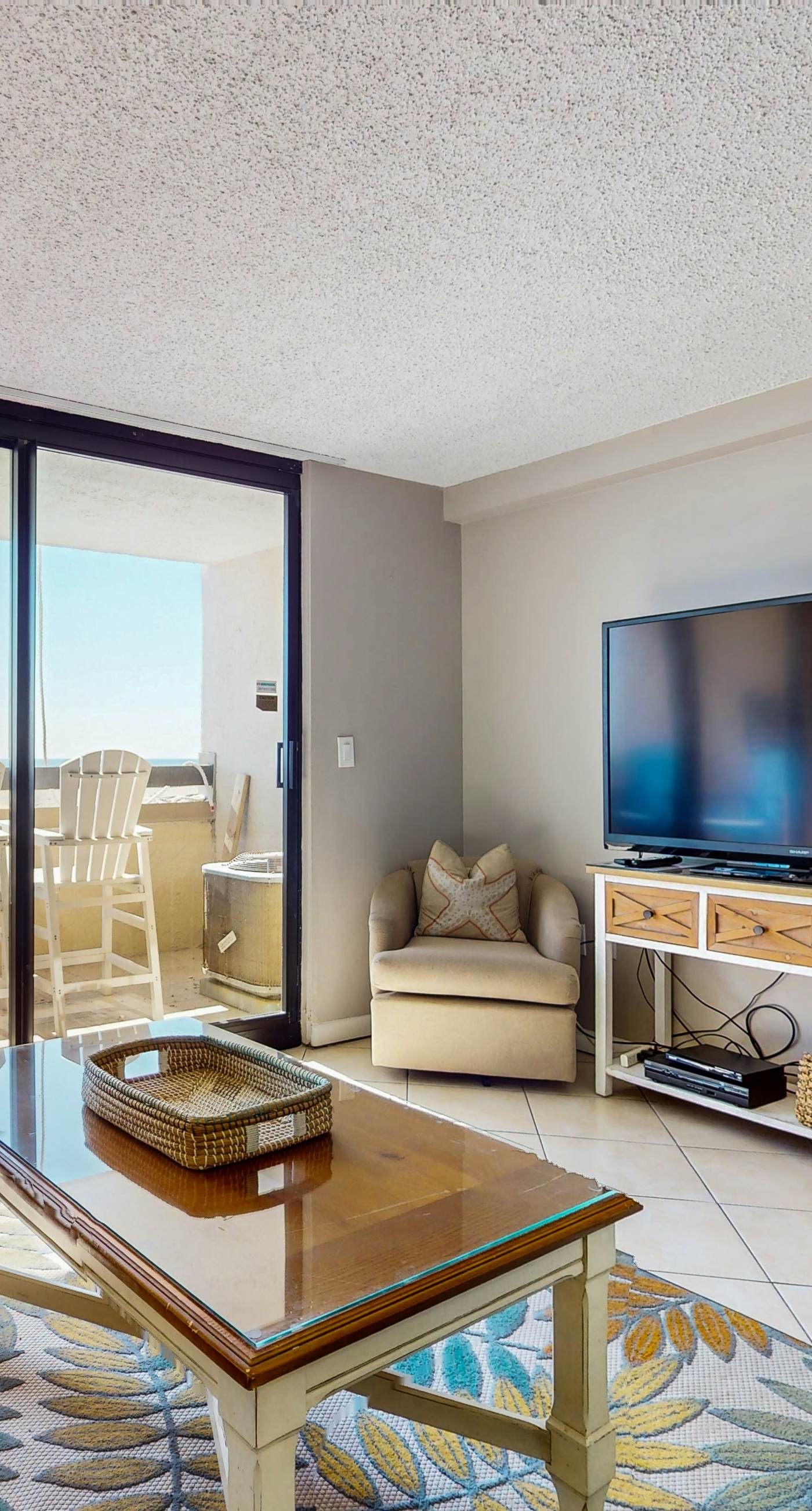 2nd Floor Open Condo, On-site restaurant w/ bar, Multiple pools