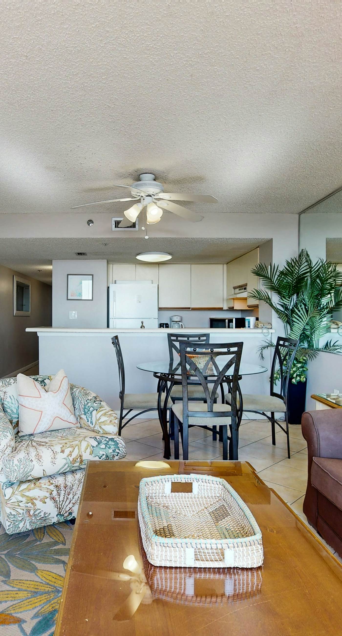 2nd Floor Open Condo, On-site restaurant w/ bar, Multiple pools