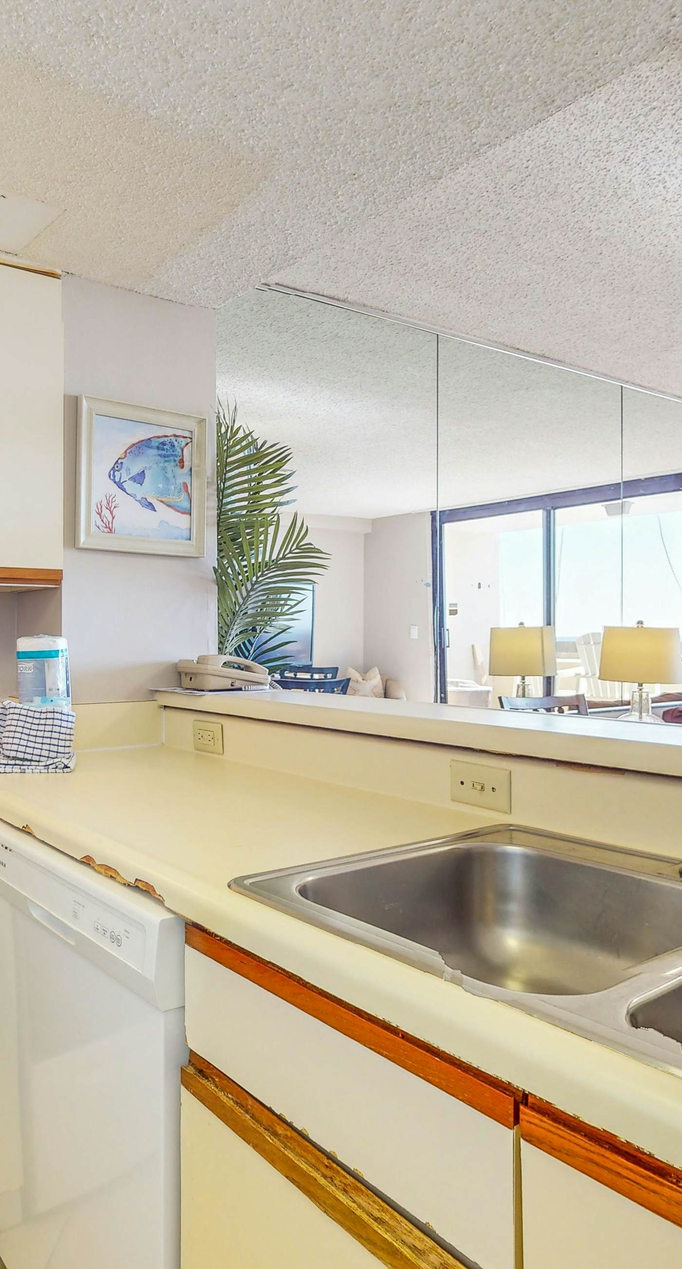 2nd Floor Open Condo, On-site restaurant w/ bar, Multiple pools