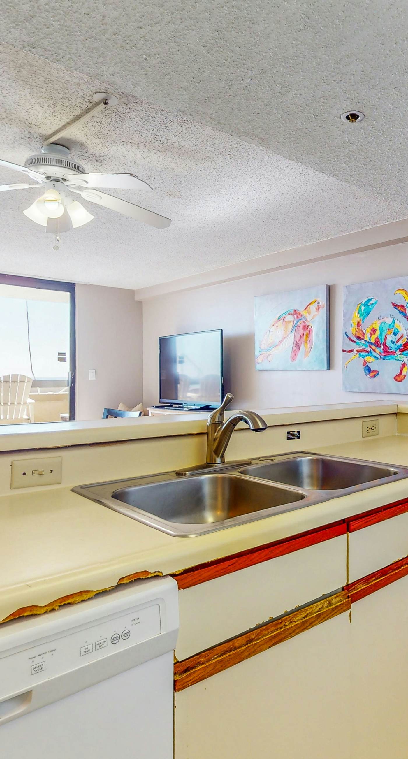 2nd Floor Open Condo, On-site restaurant w/ bar, Multiple pools