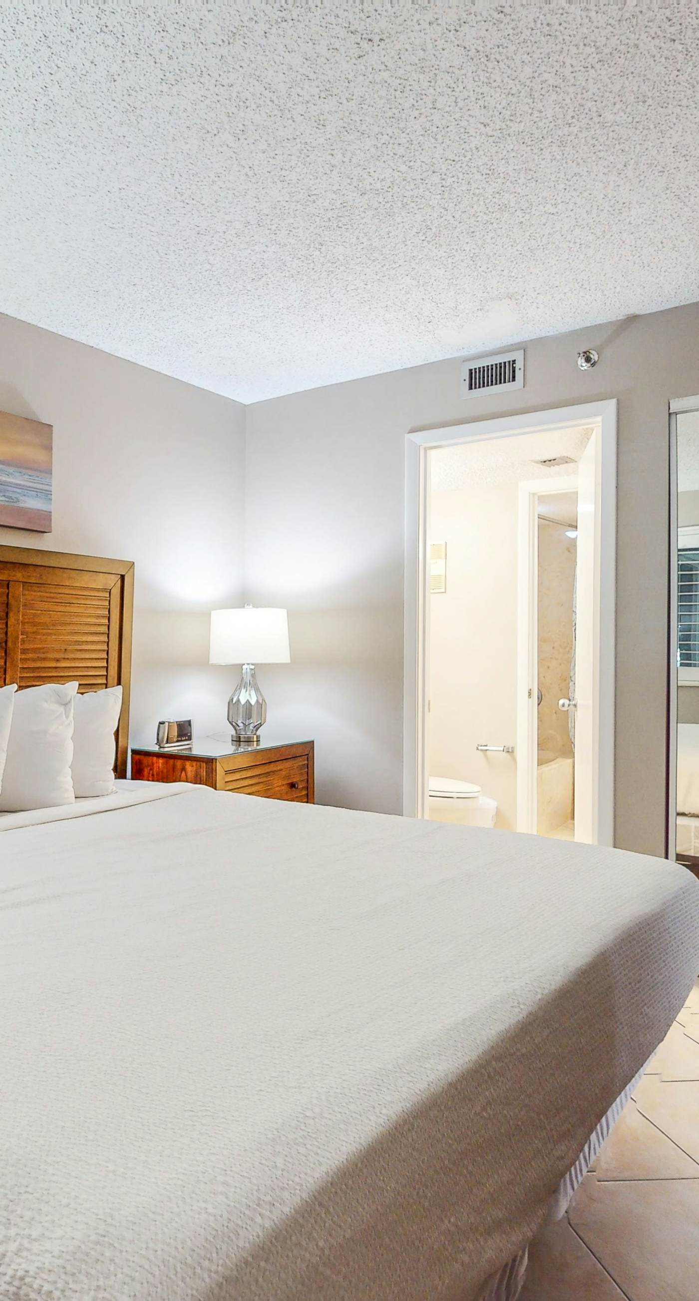 2nd Floor Open Condo, On-site restaurant w/ bar, Multiple pools