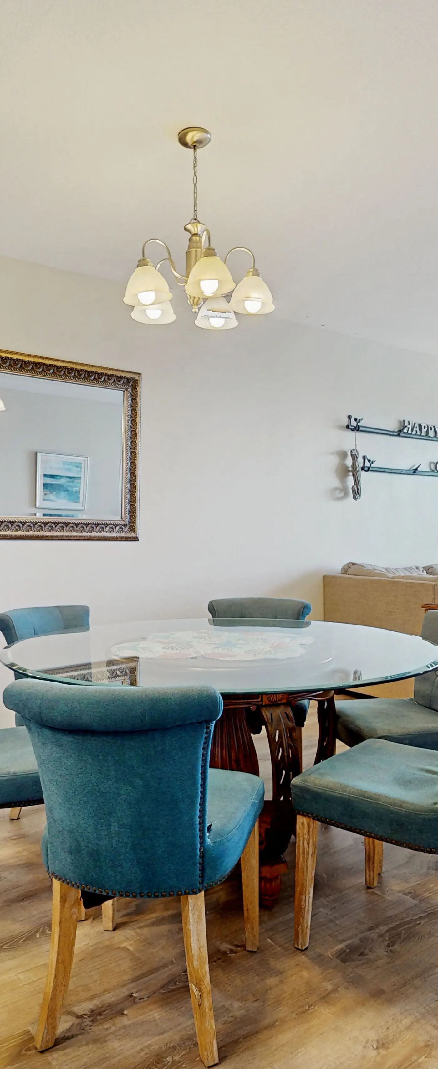 Cozy Condo, Private balcony, Free chairs & umbrella, Near the Beach