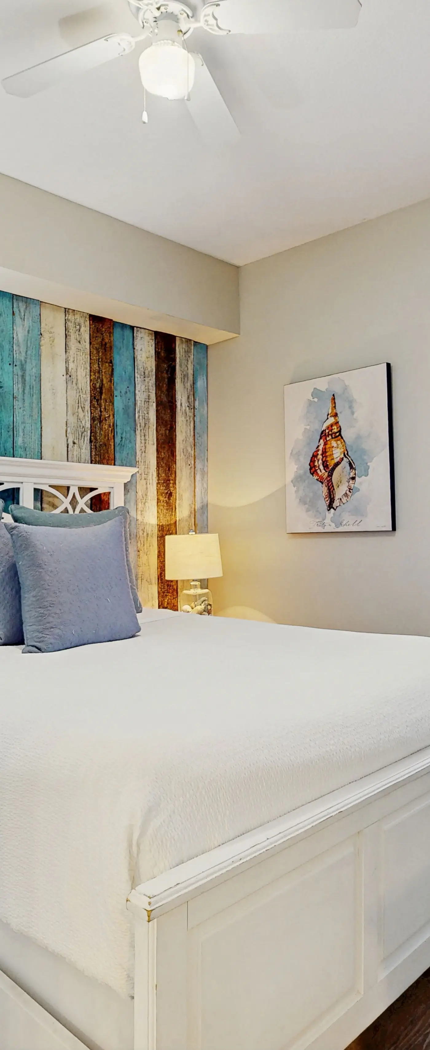 Cozy Condo, Private balcony, Free chairs & umbrella, Near the Beach