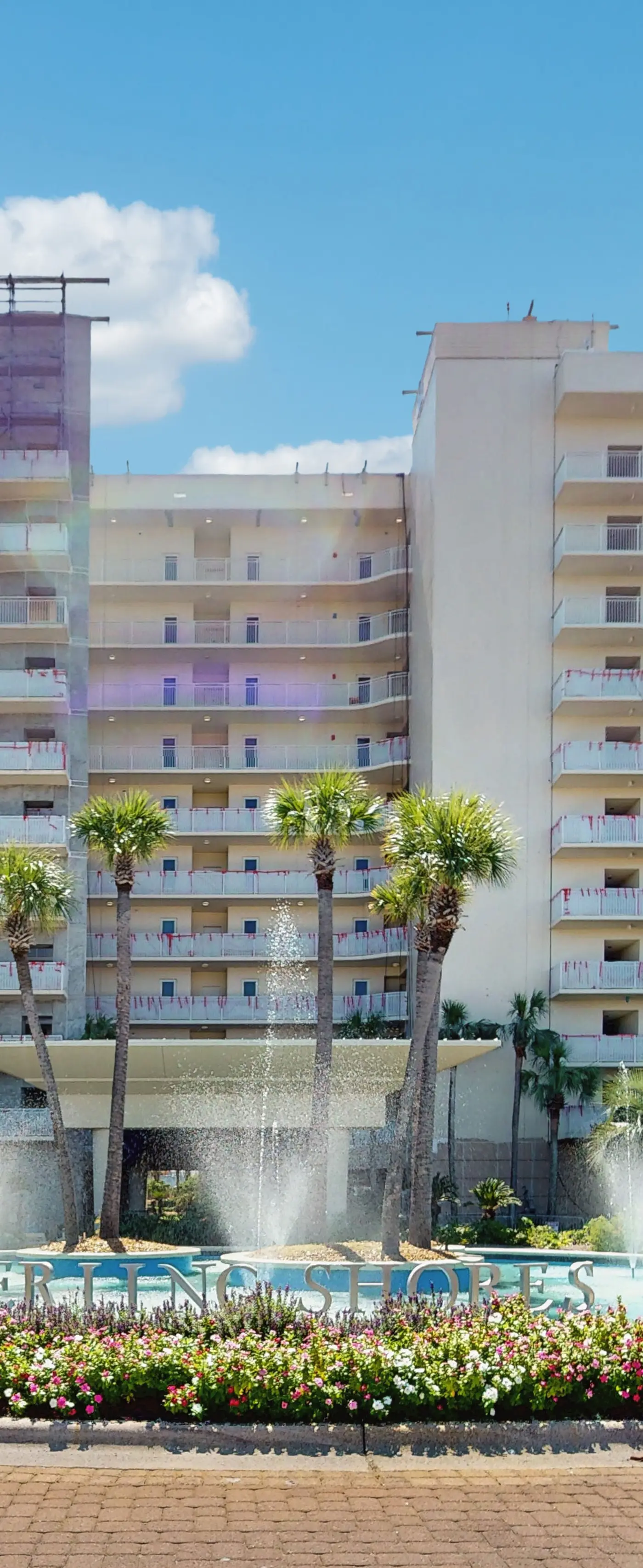 Cozy Condo, Private balcony, Free chairs & umbrella, Near the Beach