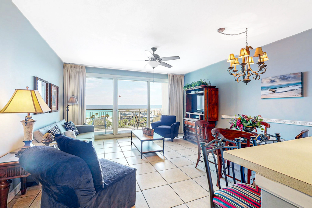 Cozy, family-friendly beach condo w/ a furnished balcony, shared pool, tennis