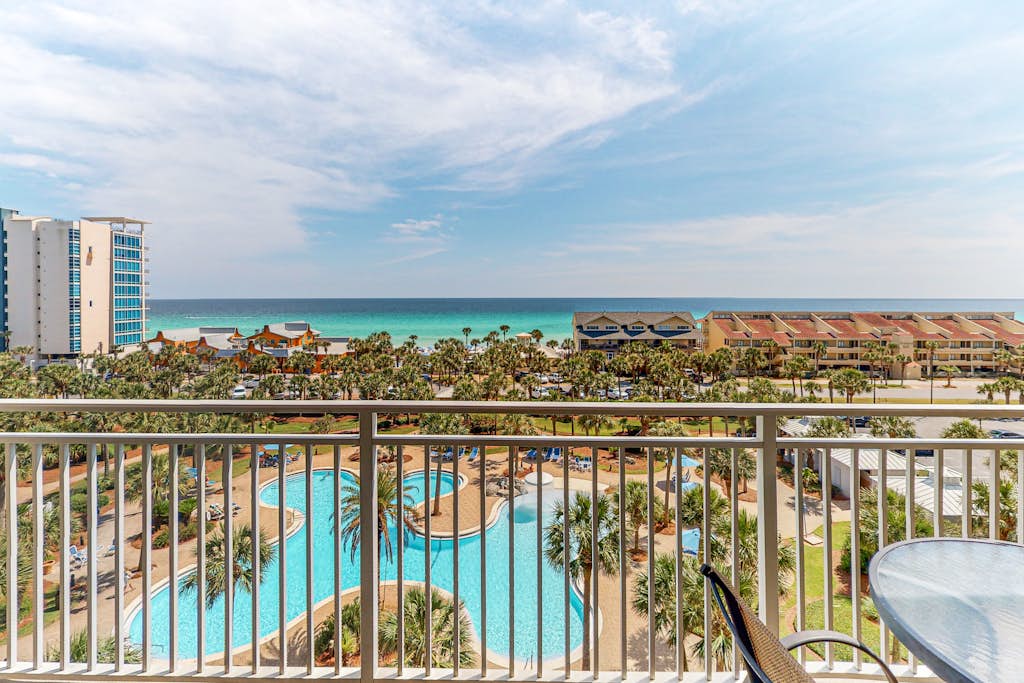 Cozy, family-friendly beach condo w/ a furnished balcony, shared pool, tennis