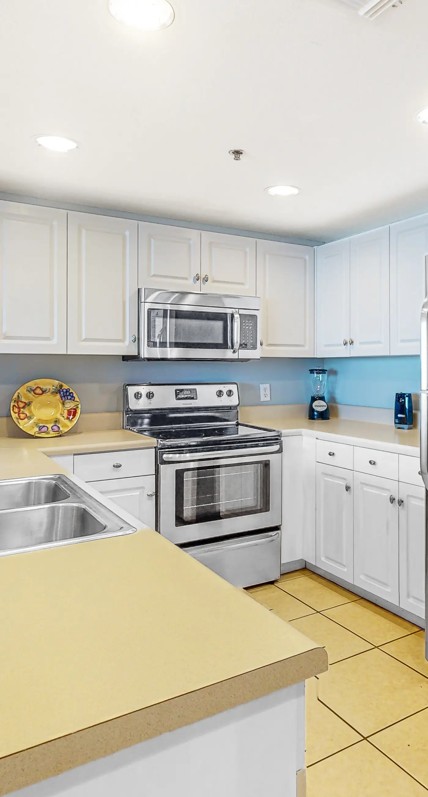 Cozy, family-friendly beach condo w/ a furnished balcony, shared pool, tennis