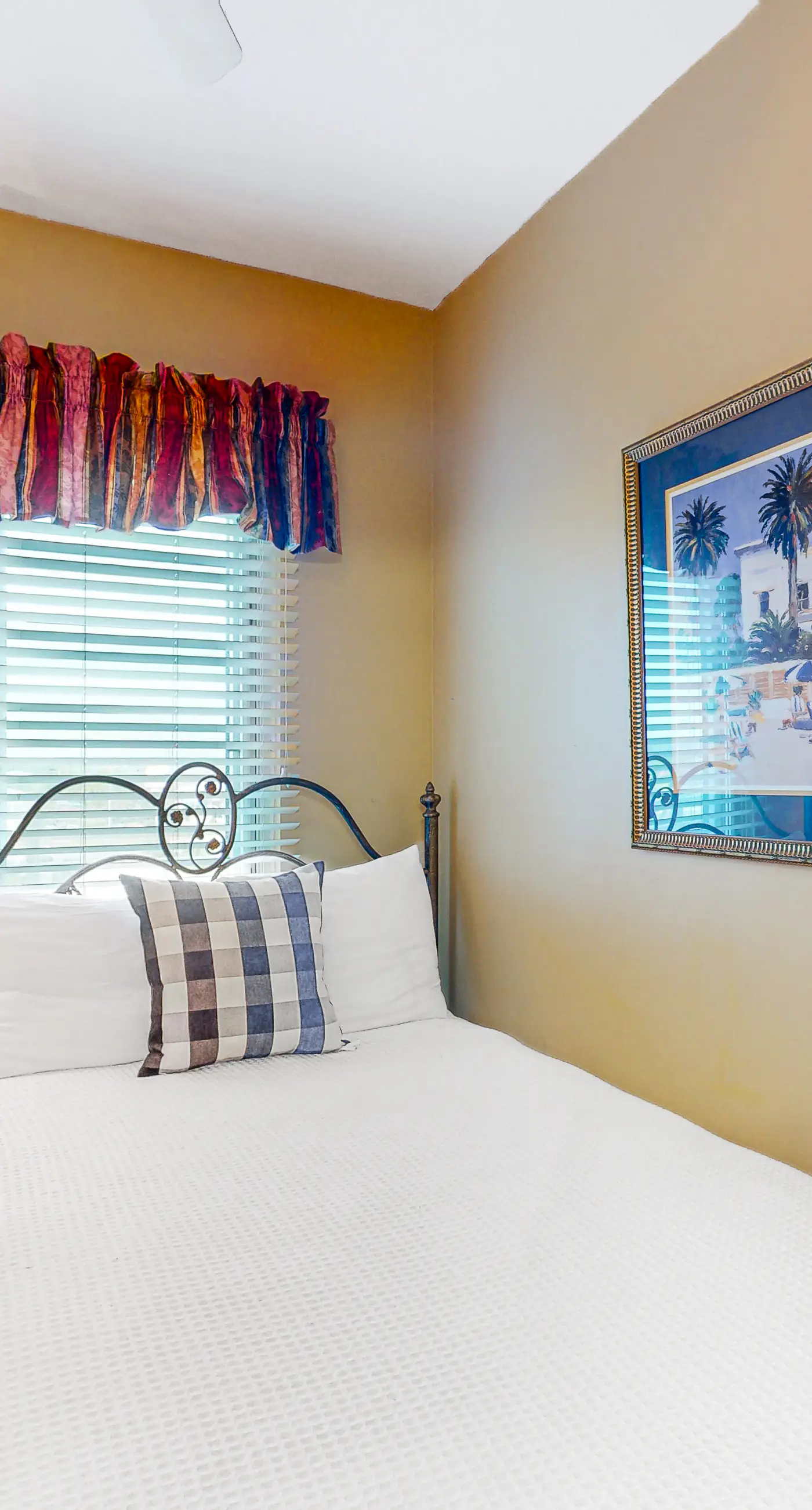 Cozy, family-friendly beach condo w/ a furnished balcony, shared pool, tennis