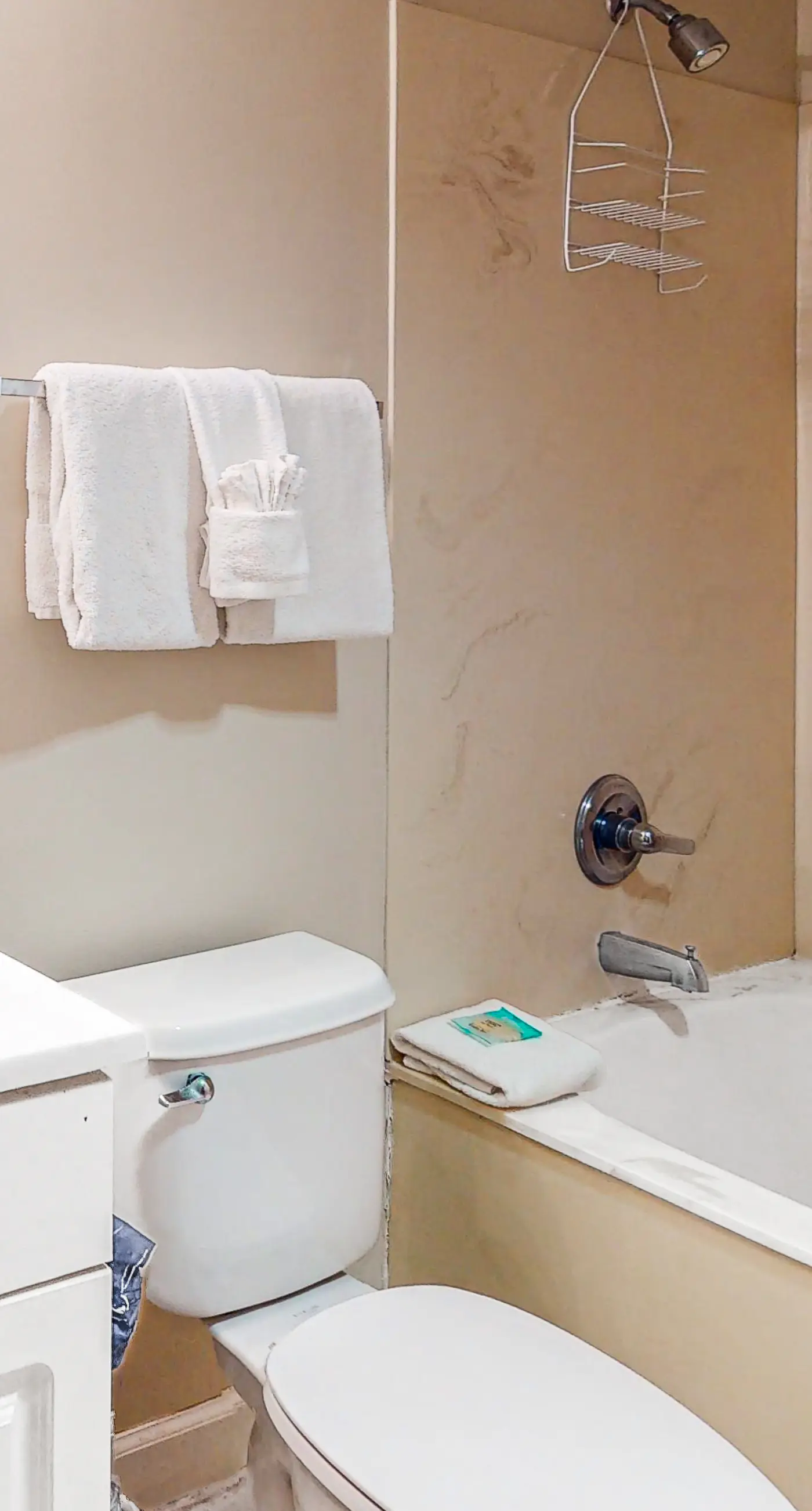 Cozy, family-friendly beach condo w/ a furnished balcony, shared pool, tennis