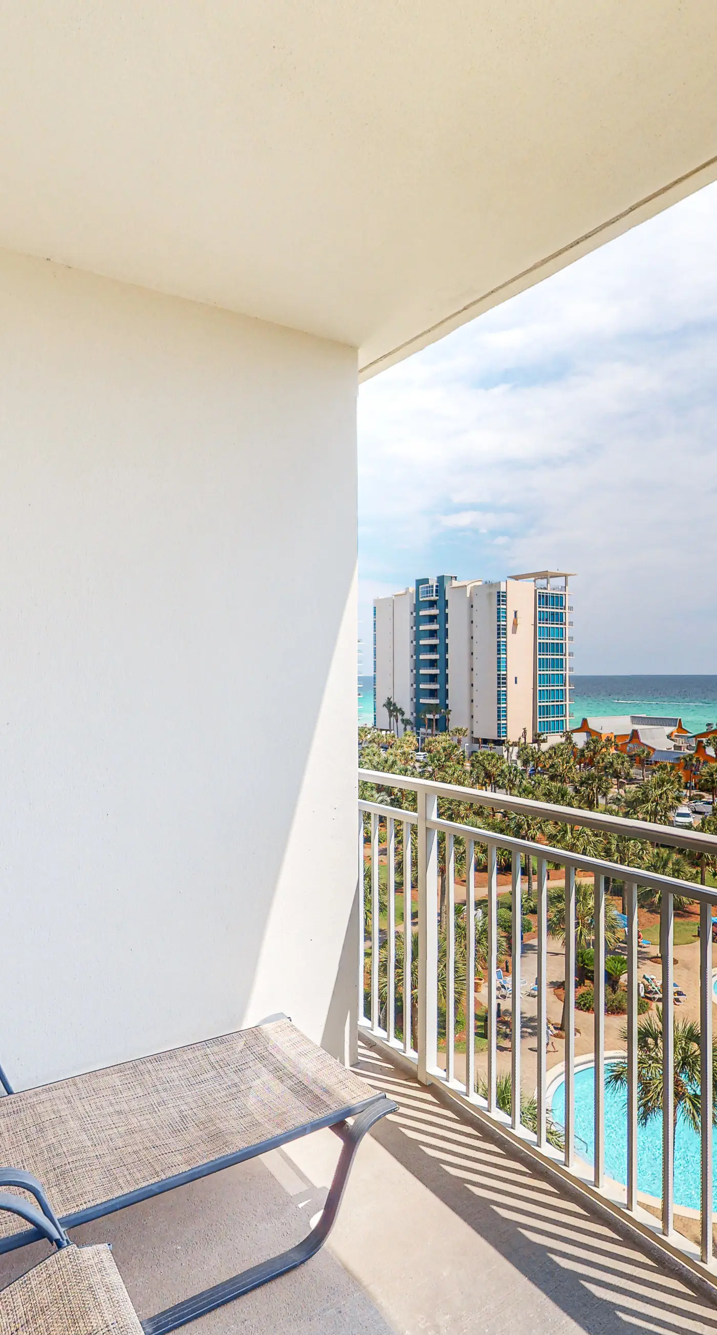 Cozy, family-friendly beach condo w/ a furnished balcony, shared pool, tennis
