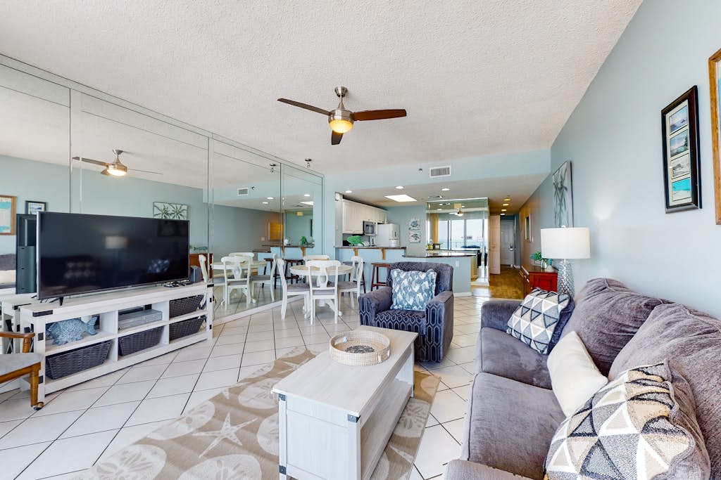 Cozy condo with Gulf-front balcony & great views - near shops & dining