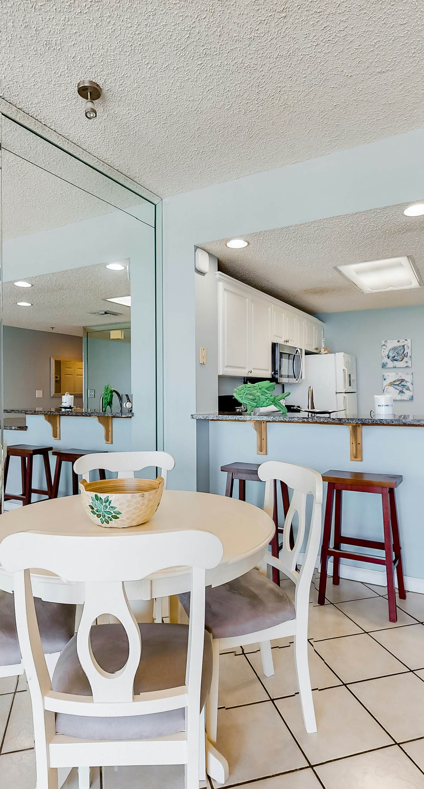 Cozy condo with Gulf-front balcony & great views - near shops & dining