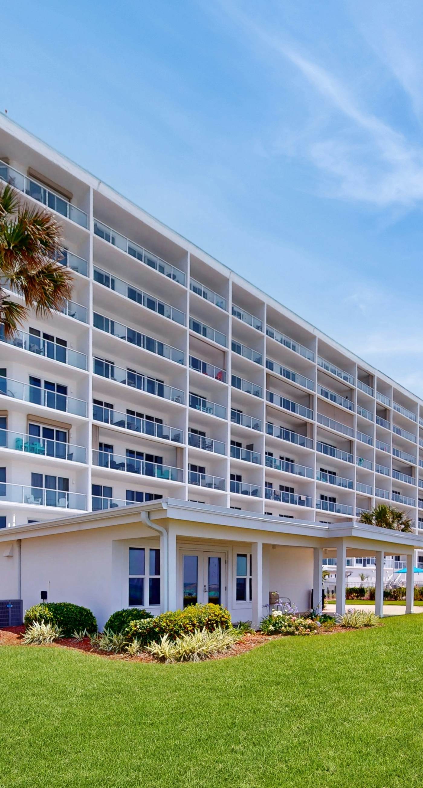 Cozy condo with Gulf-front balcony & great views - near shops & dining