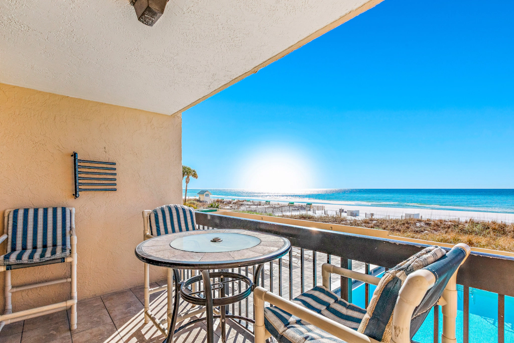 Gulf-Front Condo w/ Lovely Gulf View, Beach Access & Shared Pool/Hot Tub/Gym