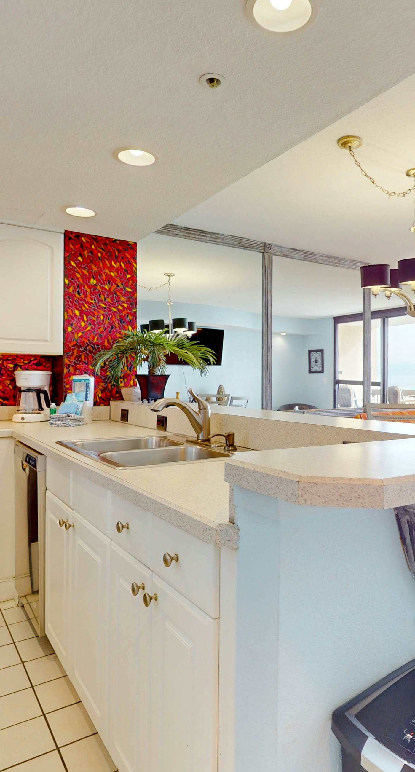 Gulf-Front Condo w/ Lovely Gulf View, Beach Access & Shared Pool/Hot Tub/Gym