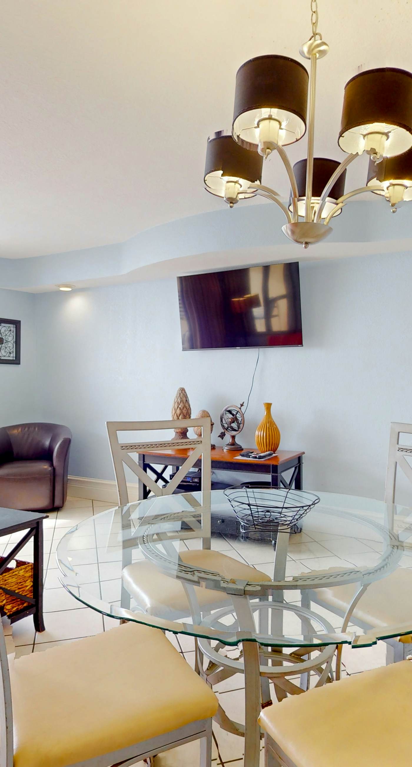 Gulf-Front Condo w/ Lovely Gulf View, Beach Access & Shared Pool/Hot Tub/Gym