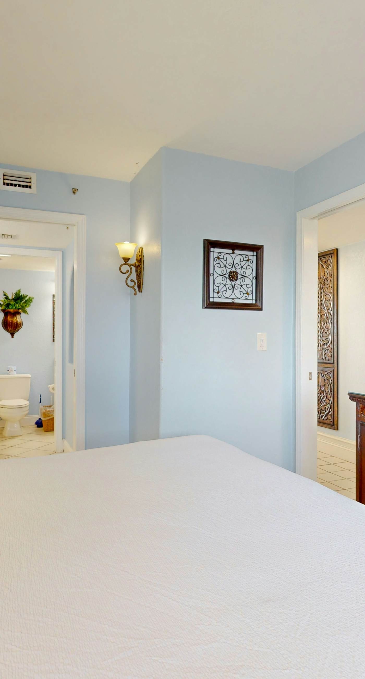 Gulf-Front Condo w/ Lovely Gulf View, Beach Access & Shared Pool/Hot Tub/Gym