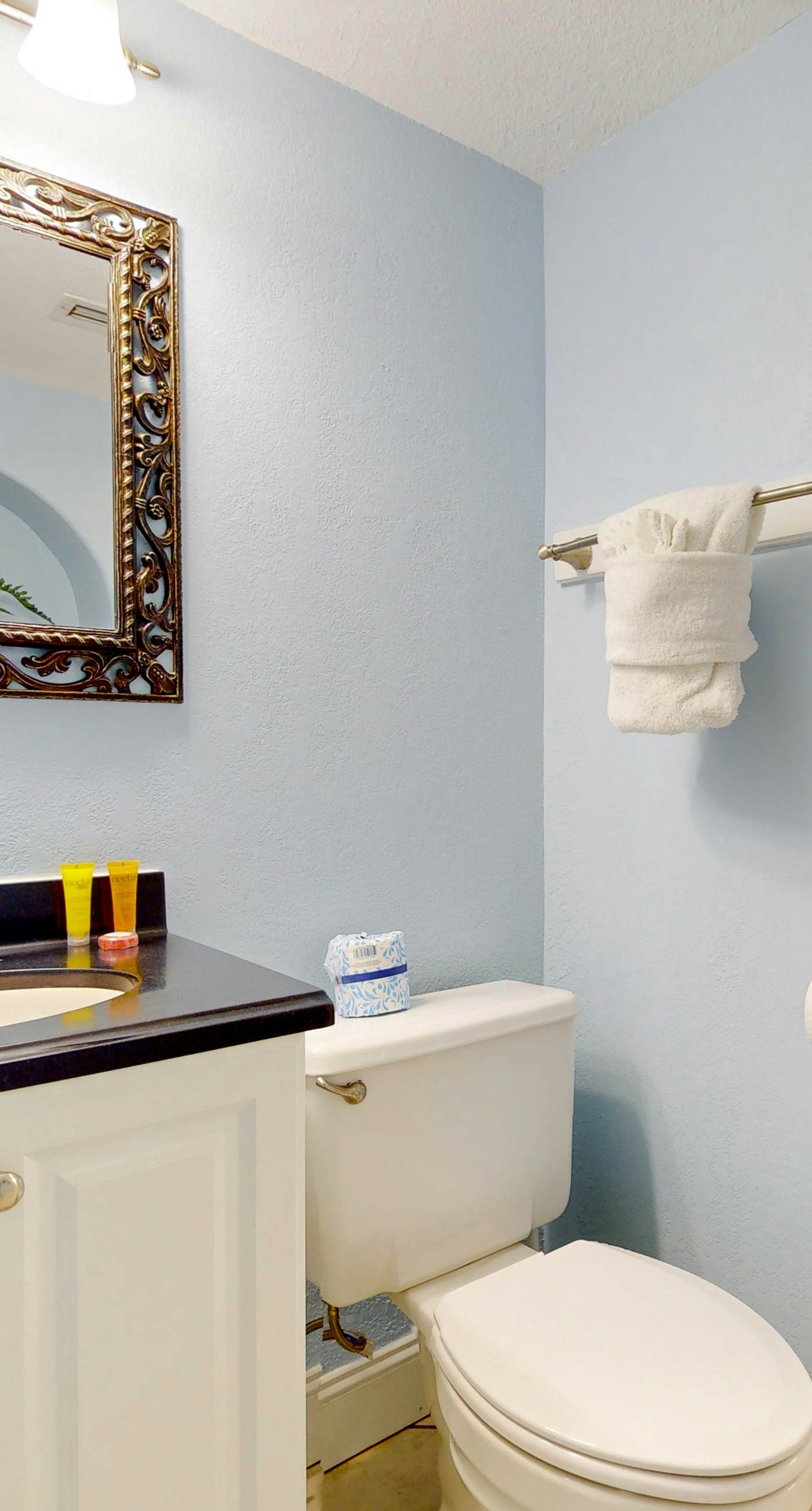 Gulf-Front Condo w/ Lovely Gulf View, Beach Access & Shared Pool/Hot Tub/Gym