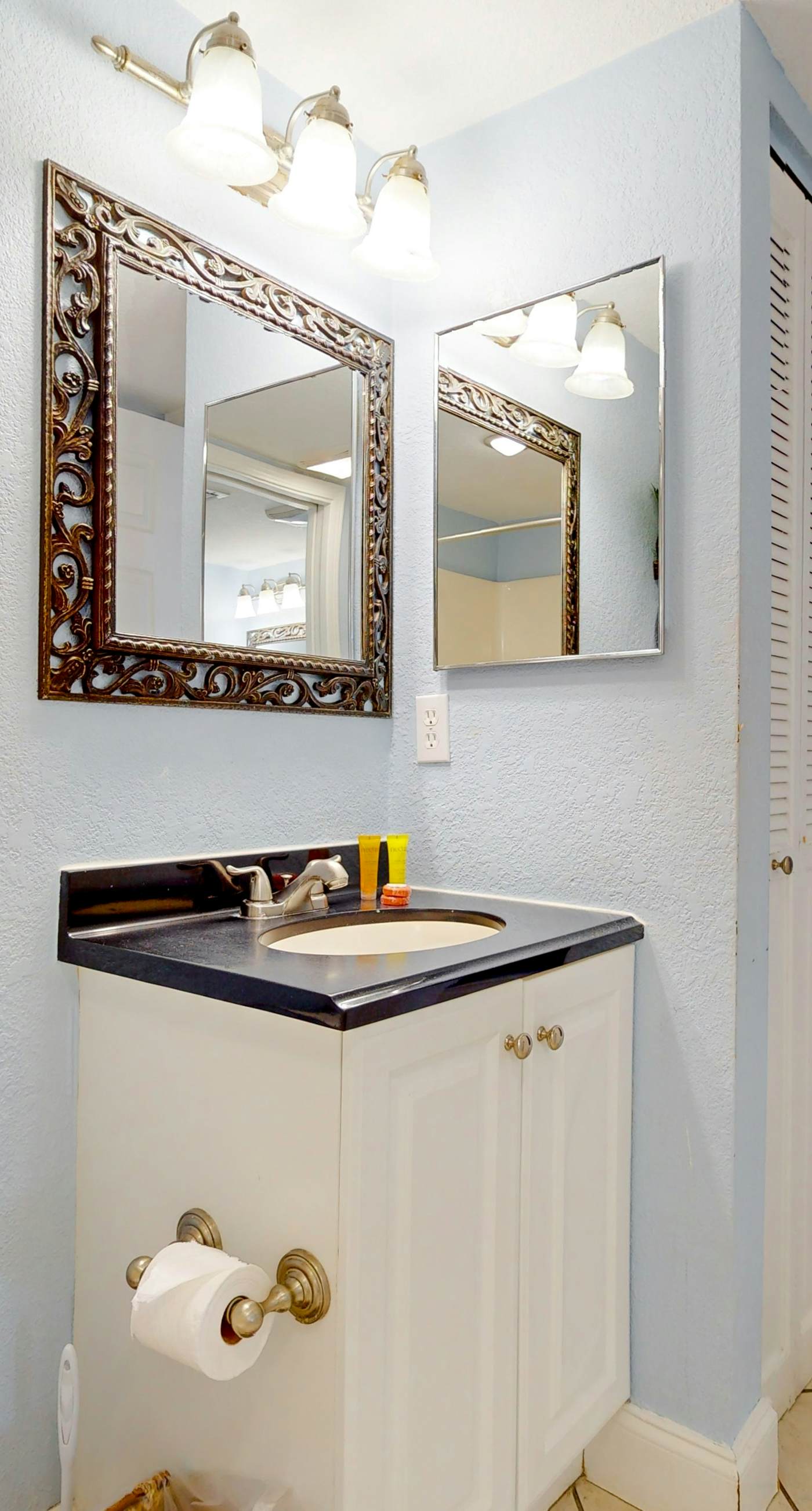 Gulf-Front Condo w/ Lovely Gulf View, Beach Access & Shared Pool/Hot Tub/Gym